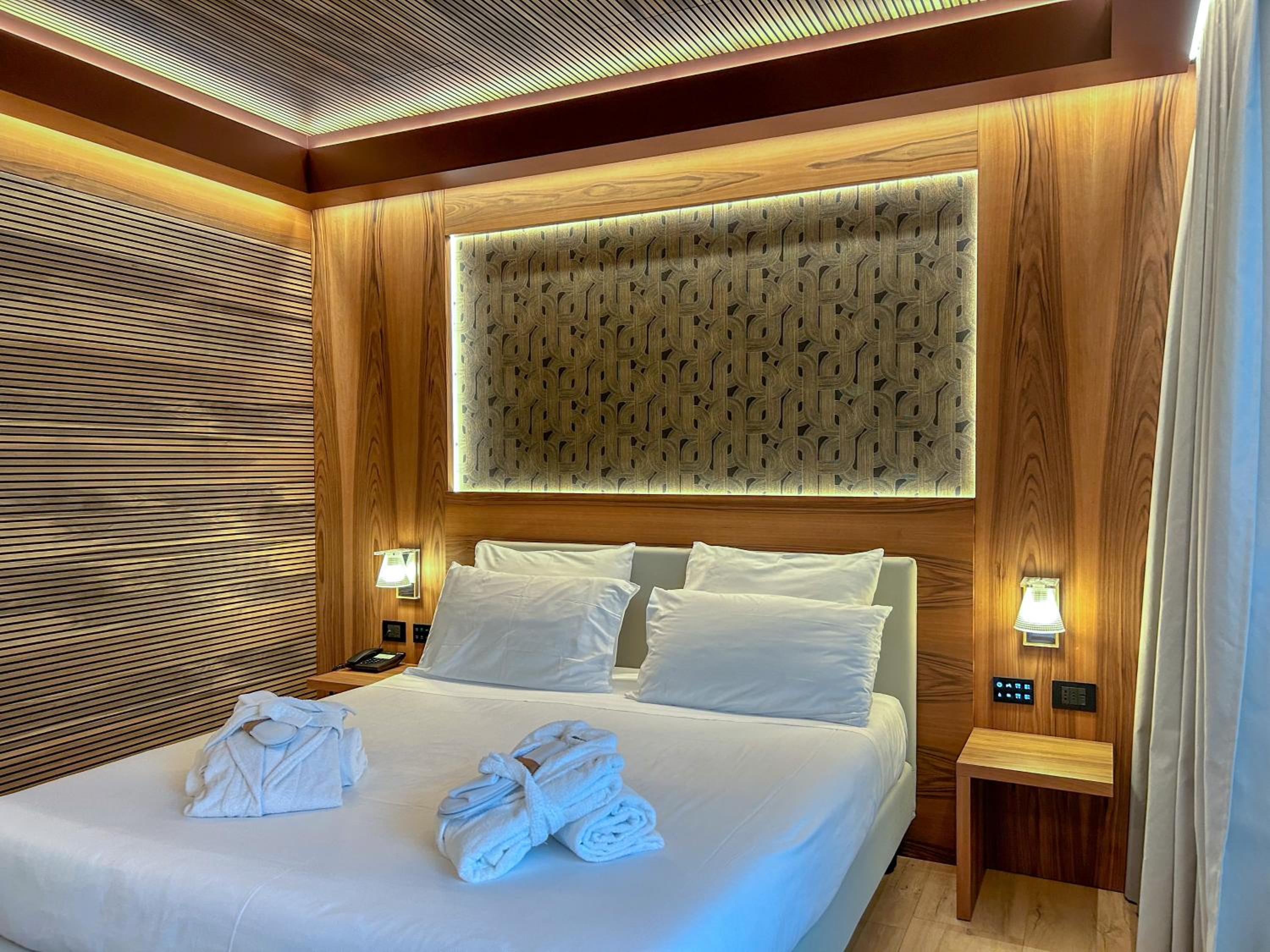 Executive Double Room with Balcony - First Floor - Photo 3