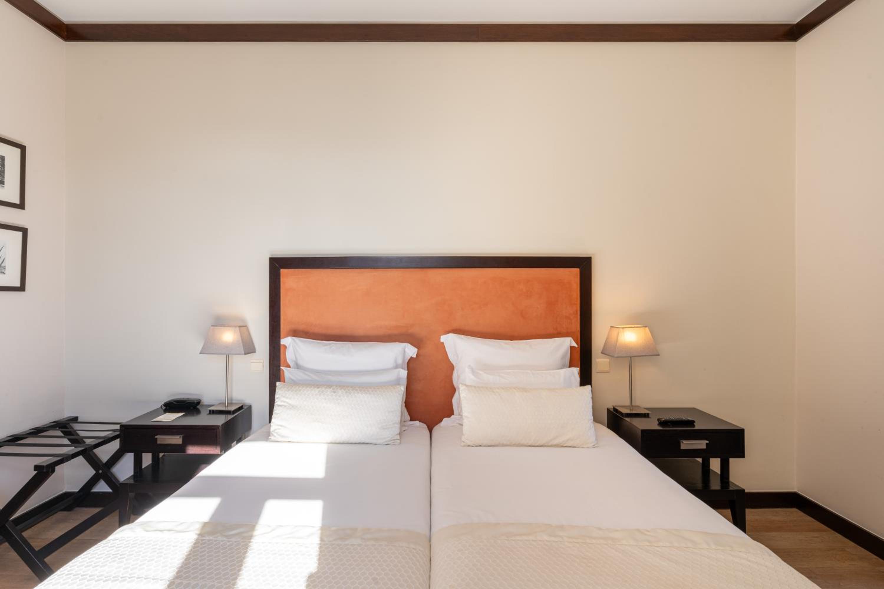 Twin Room thumbnail 6