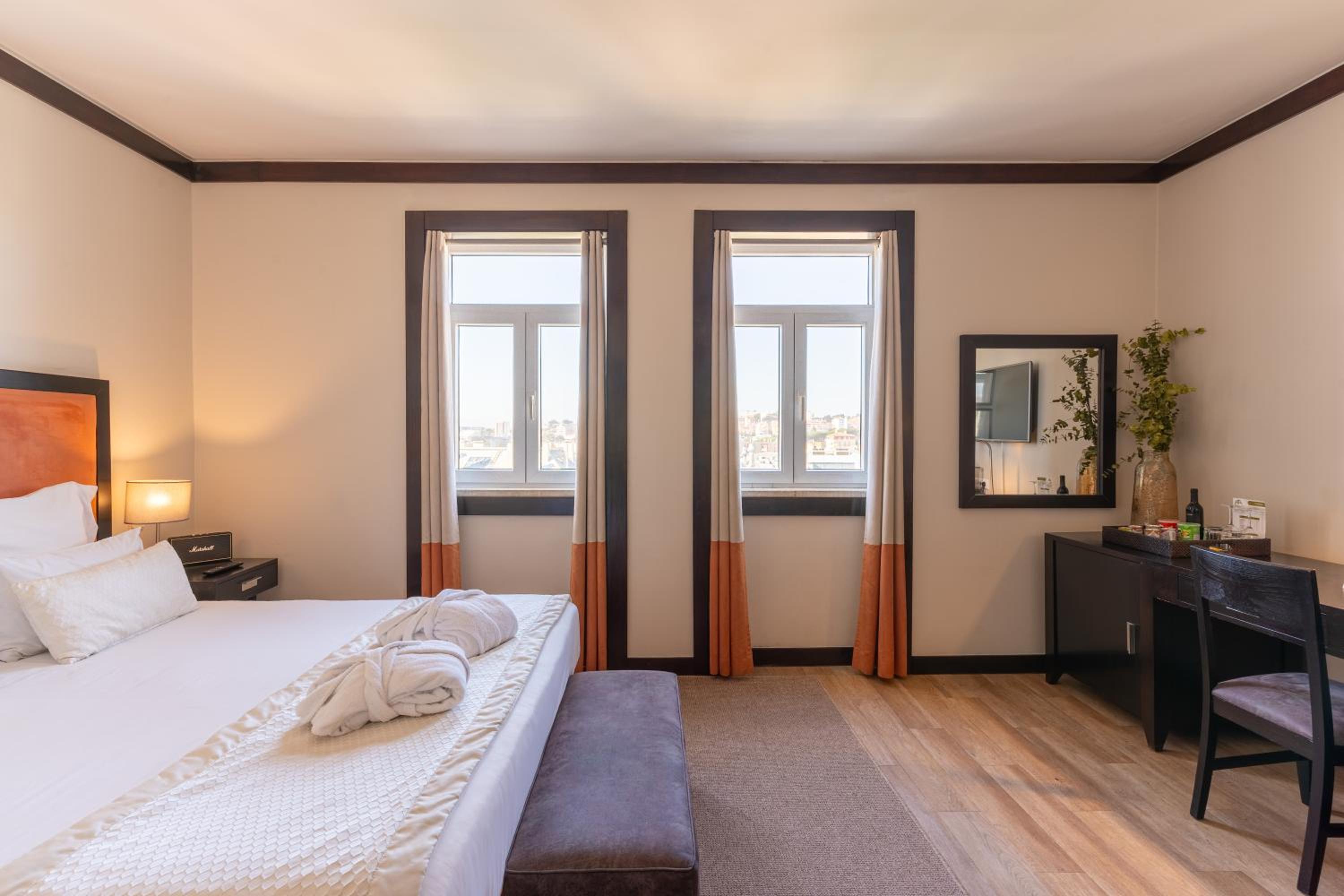 Premium Double Room thumbnail 6