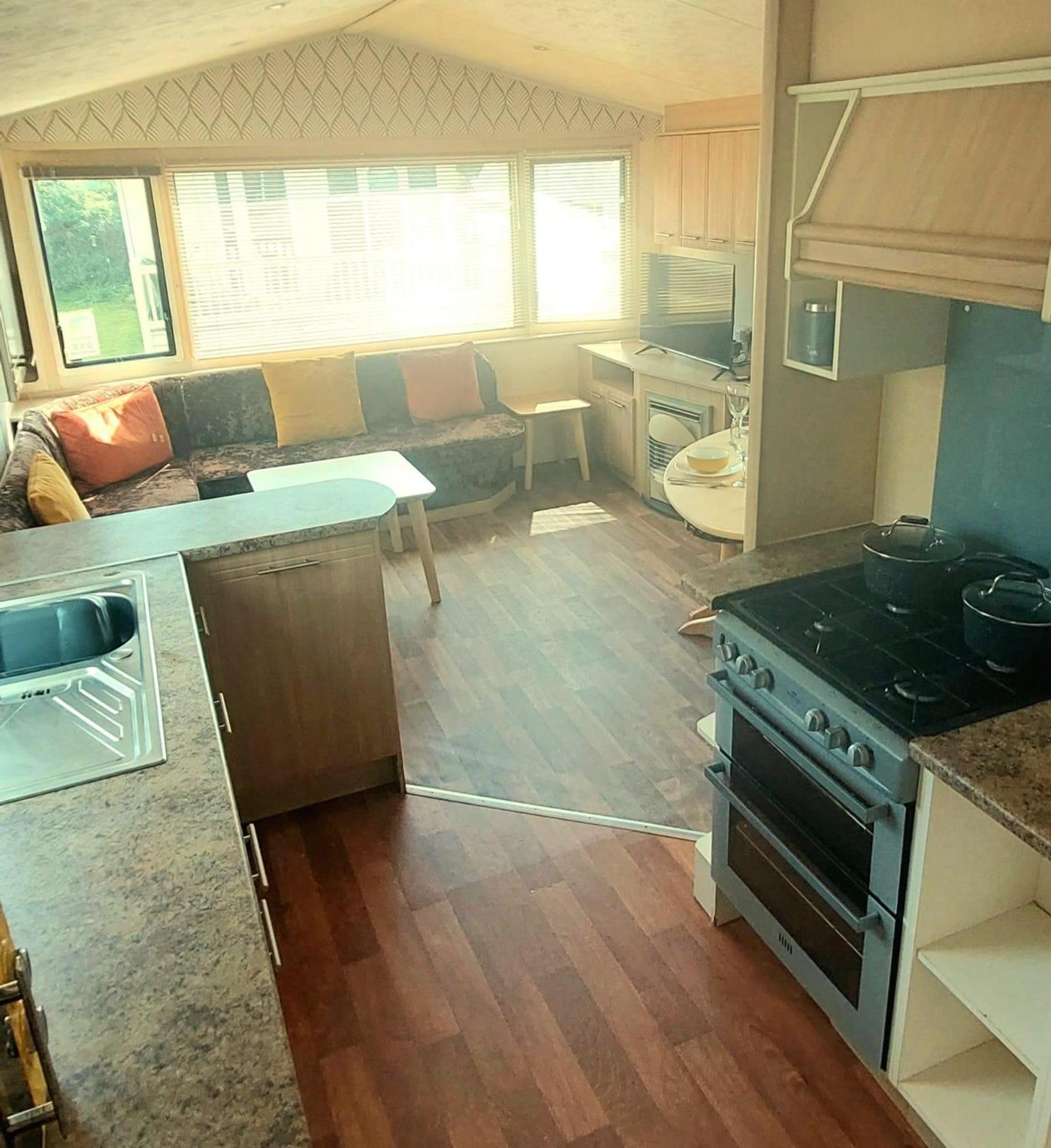 Mobile Home photo 3