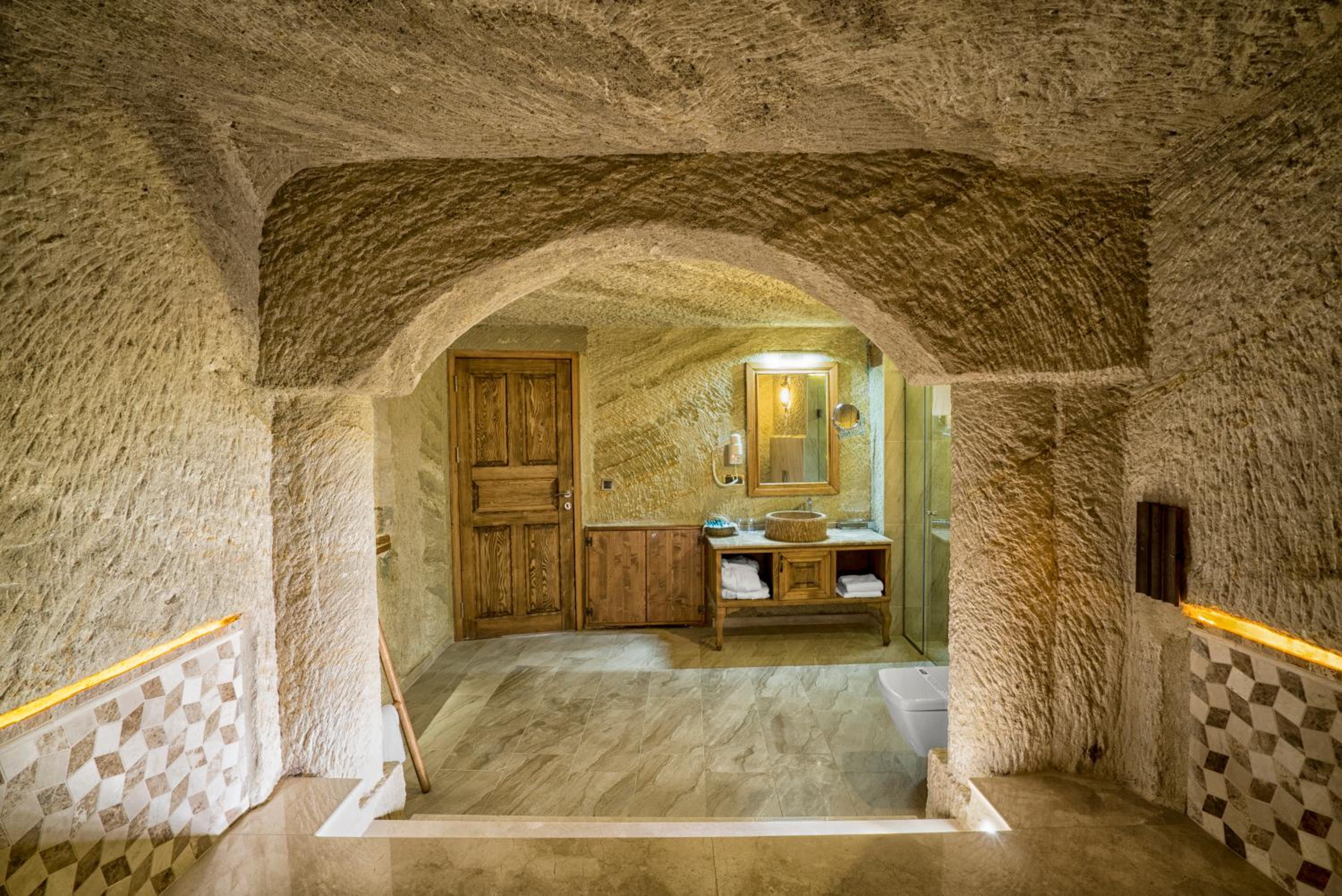 Executive Suite - Photo 8