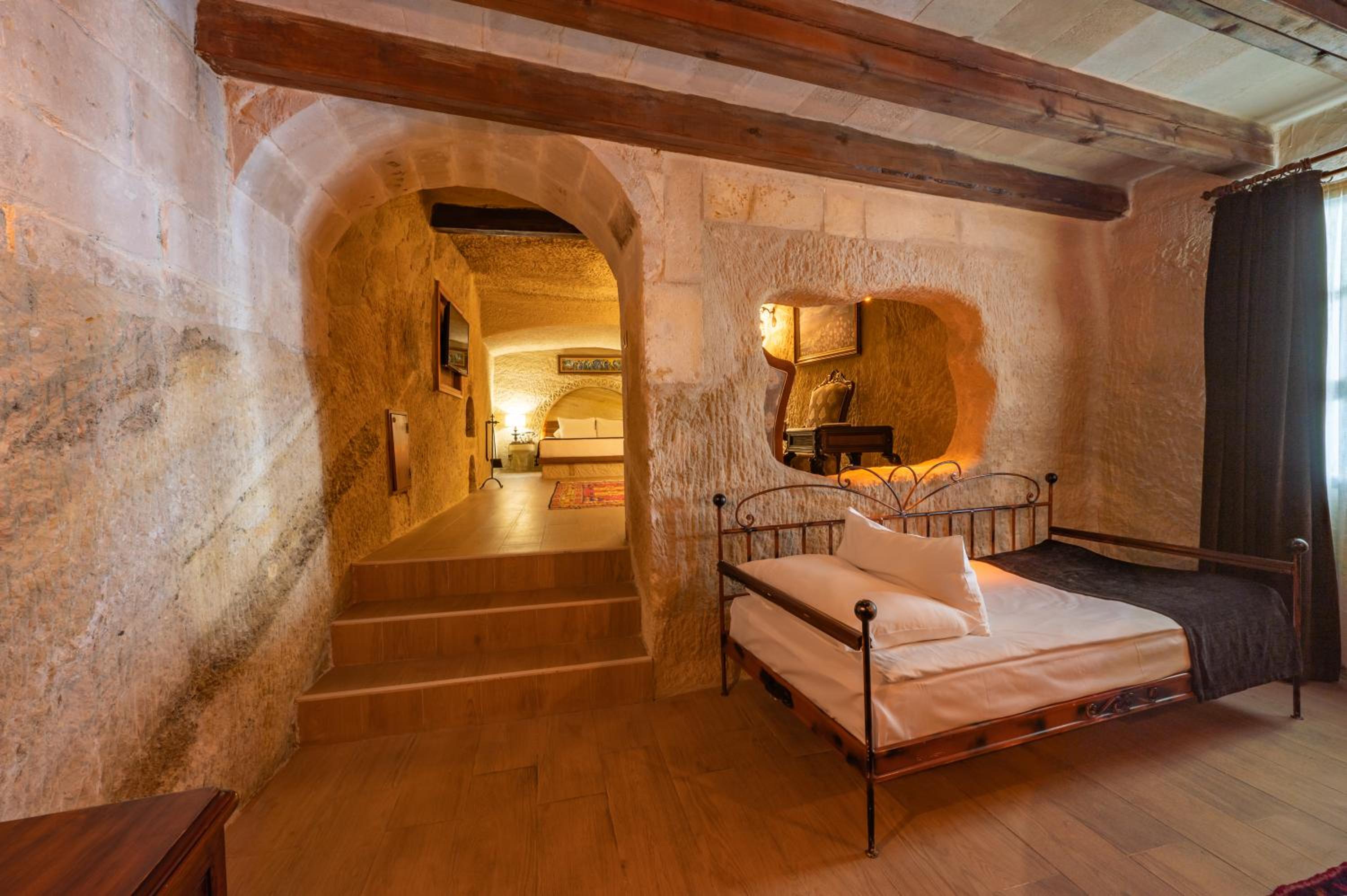 Executive Suite - Photo 11