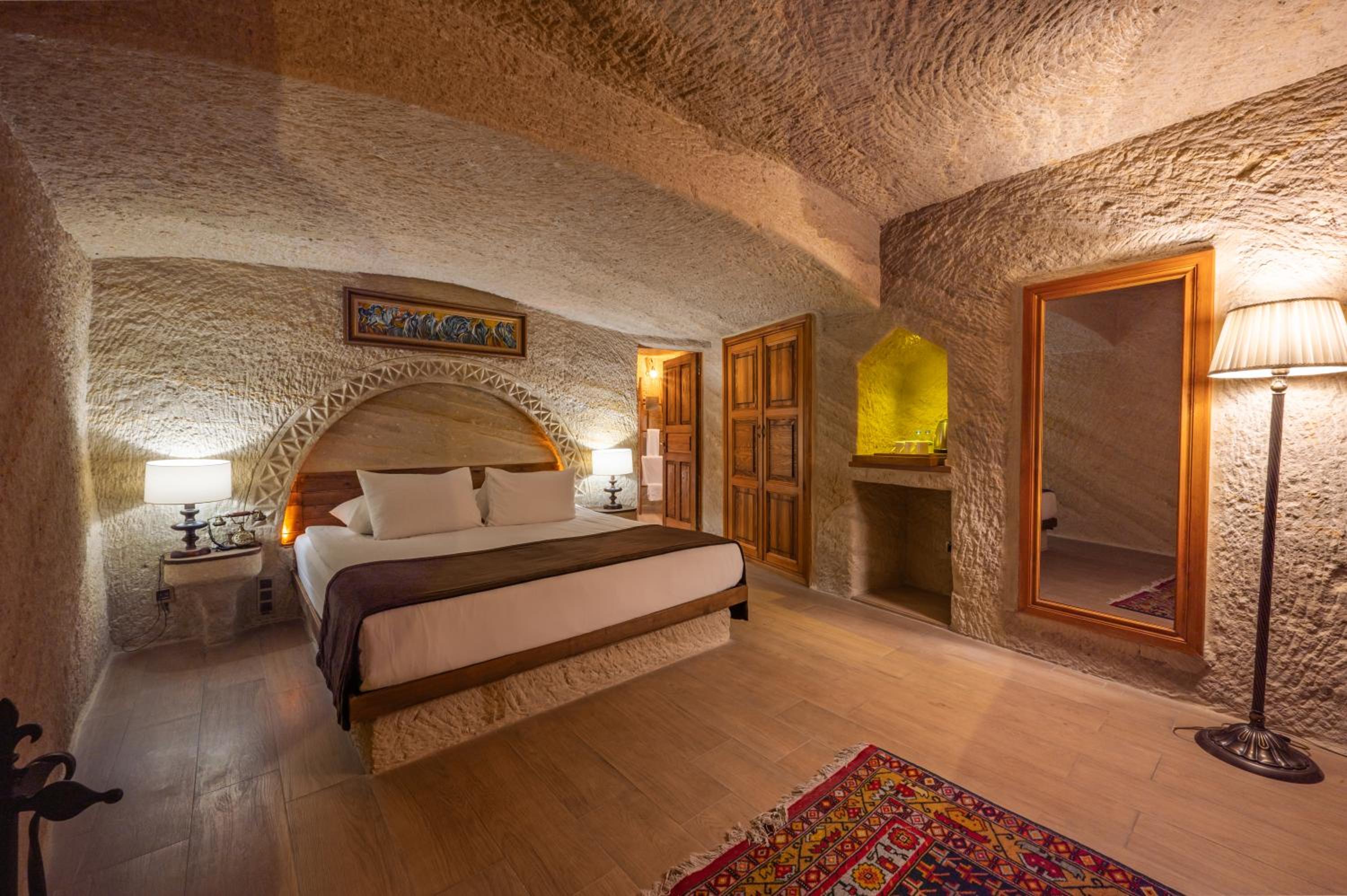 Executive Suite - Photo 12