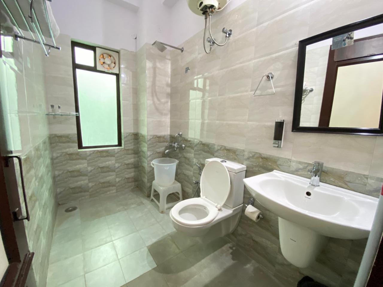 Deluxe Double Room with Balcony - Photo 25