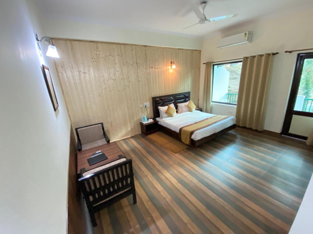 Deluxe Double Room with Balcony - Photo 1