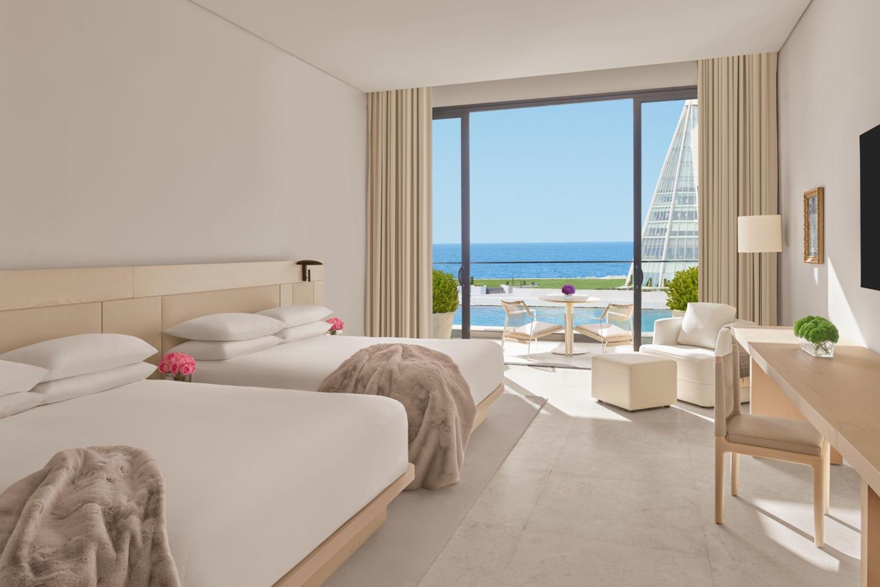 Deluxe Queen Room with Two Queen Beds and Terrace - Sea View photo 3