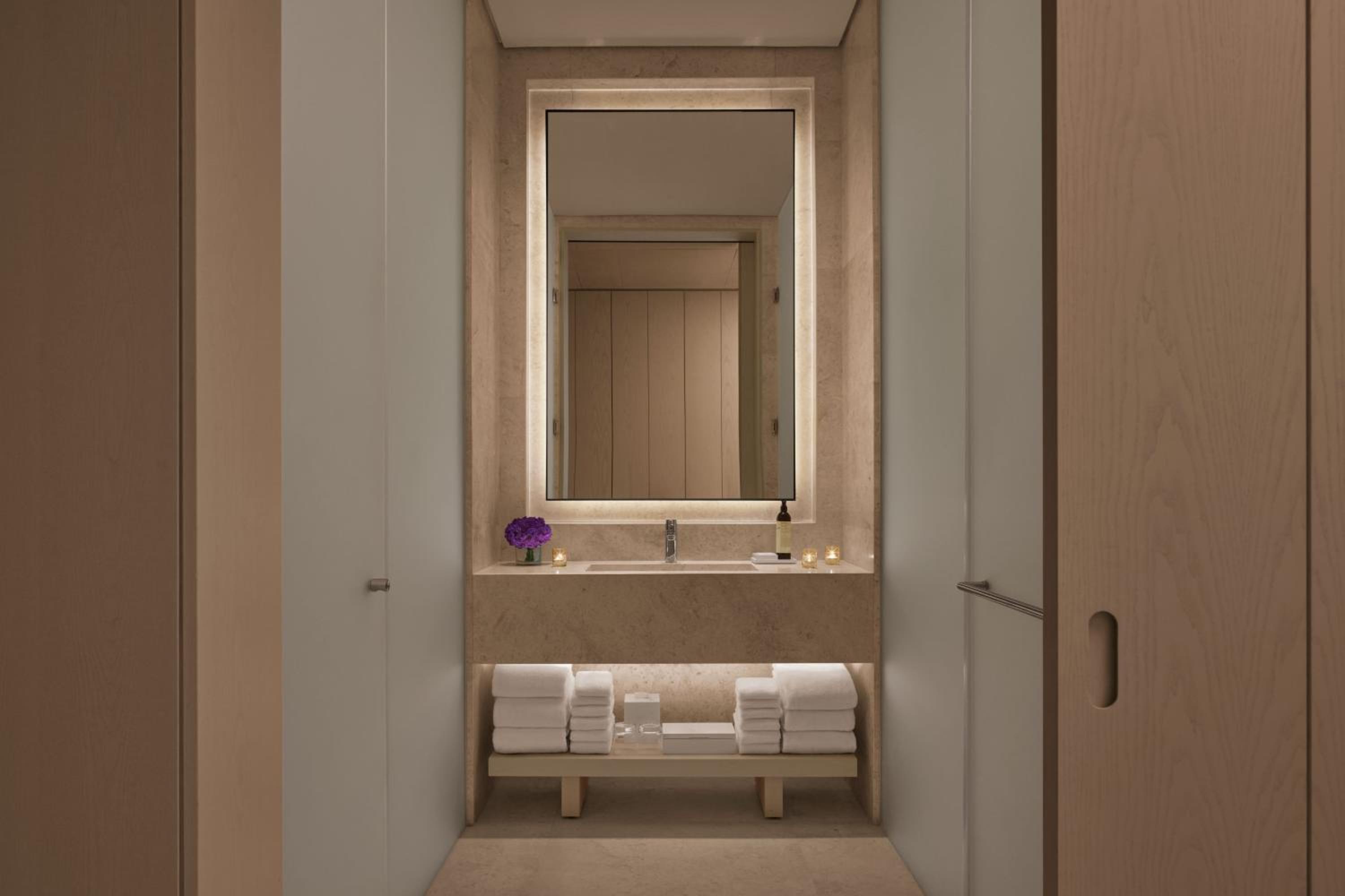 Deluxe Queen Room with Two Queen Beds and Terrace - Sea View photo 2