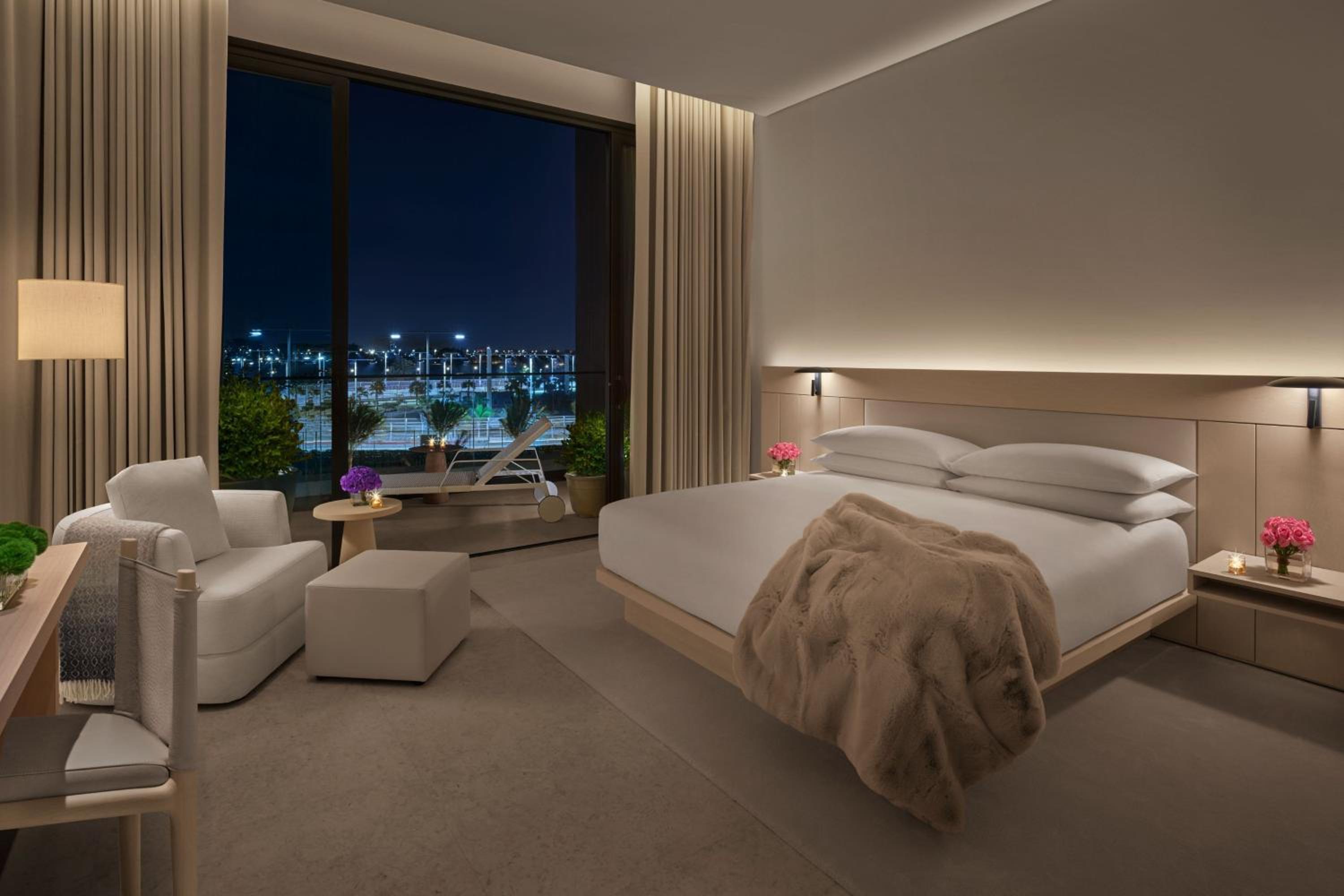 One-Bedroom Urban King Suite with Terrace photo 2