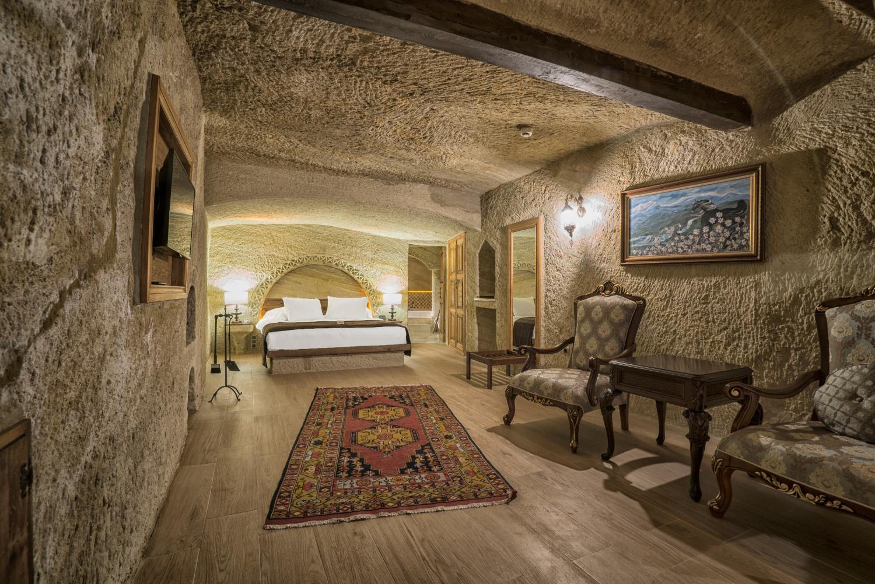 Executive Suite - Photo 13