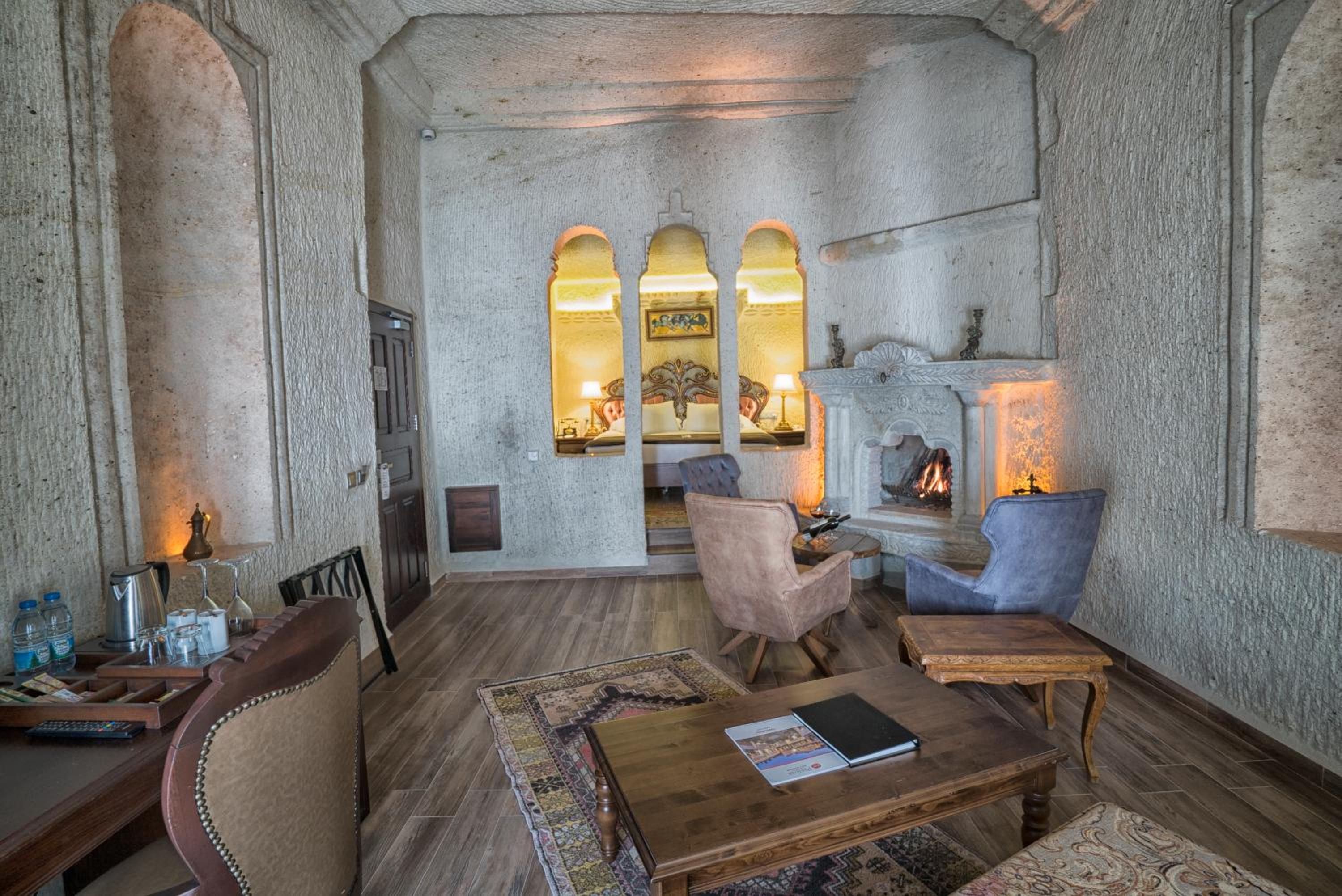 Executive Suite - Photo 3