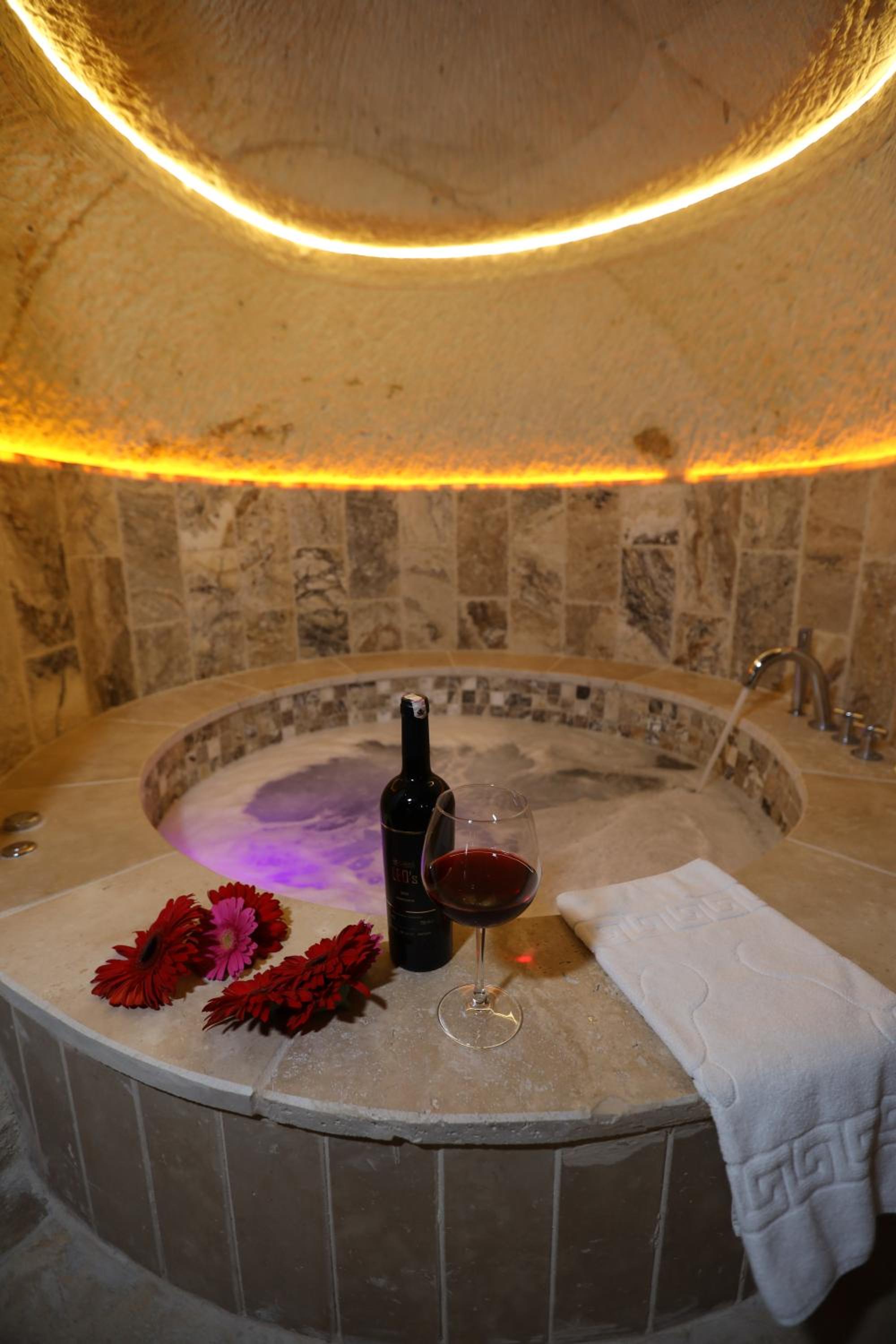 Executive Suite - Photo 14