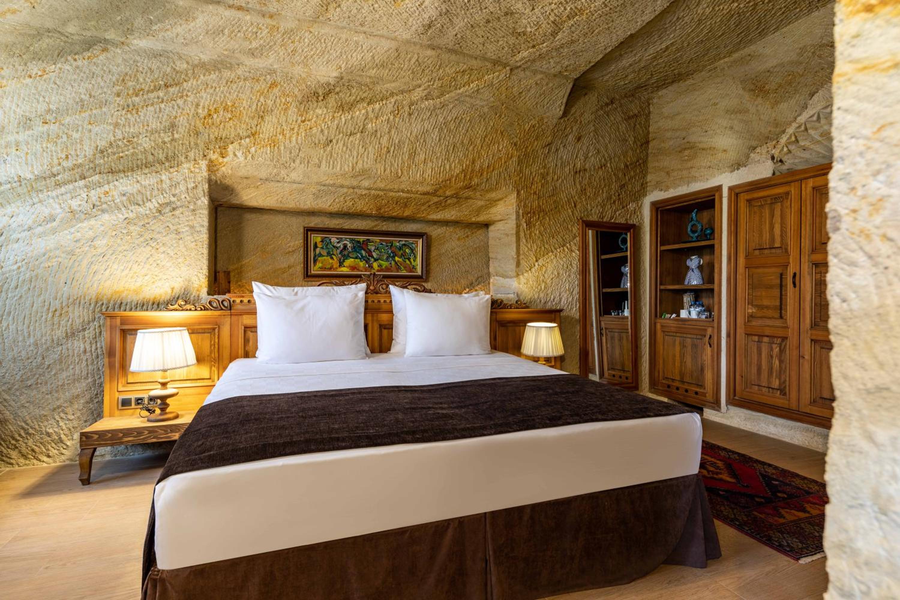 Executive Suite - Photo 15