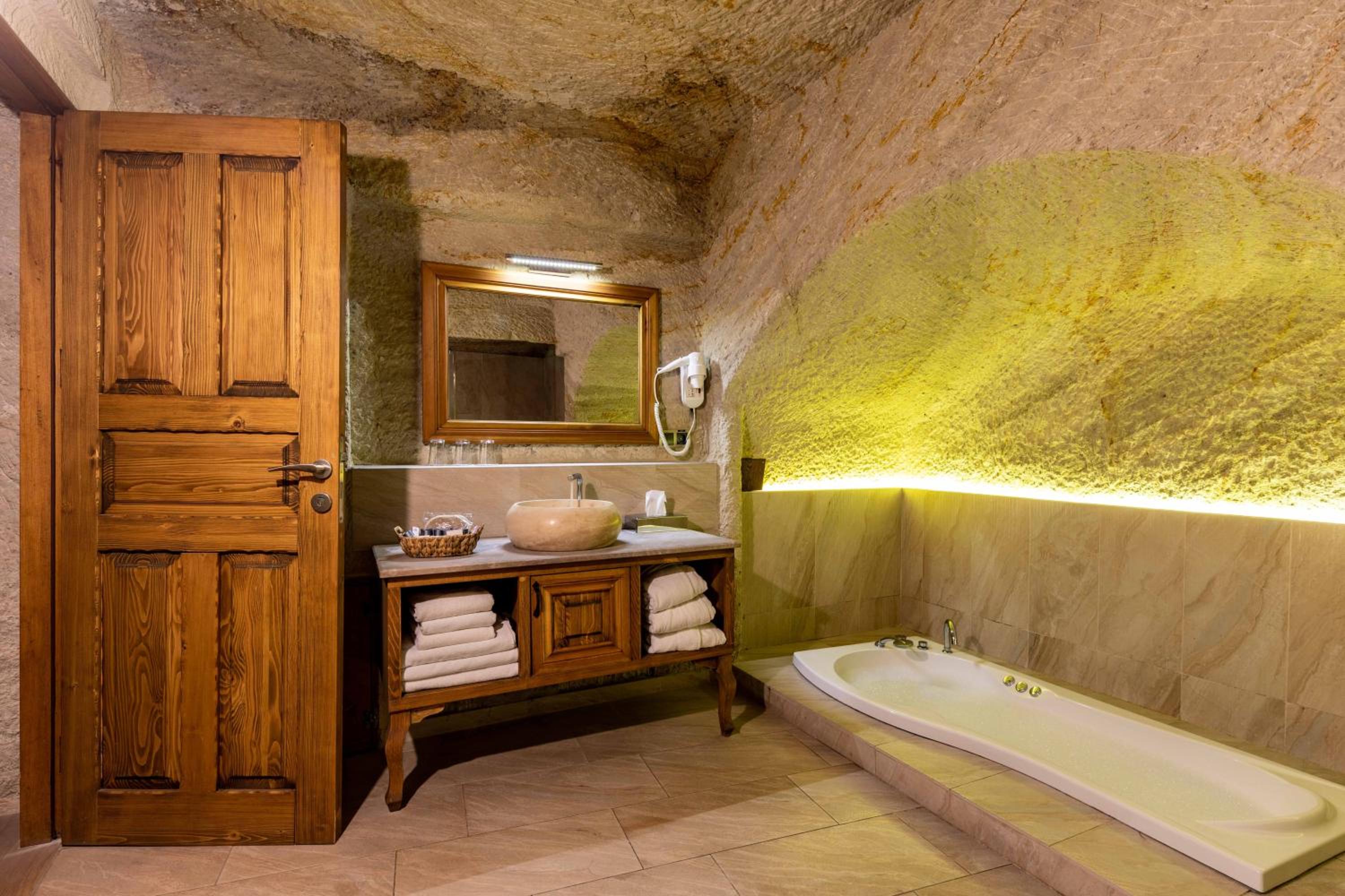 Executive Suite - Photo 16