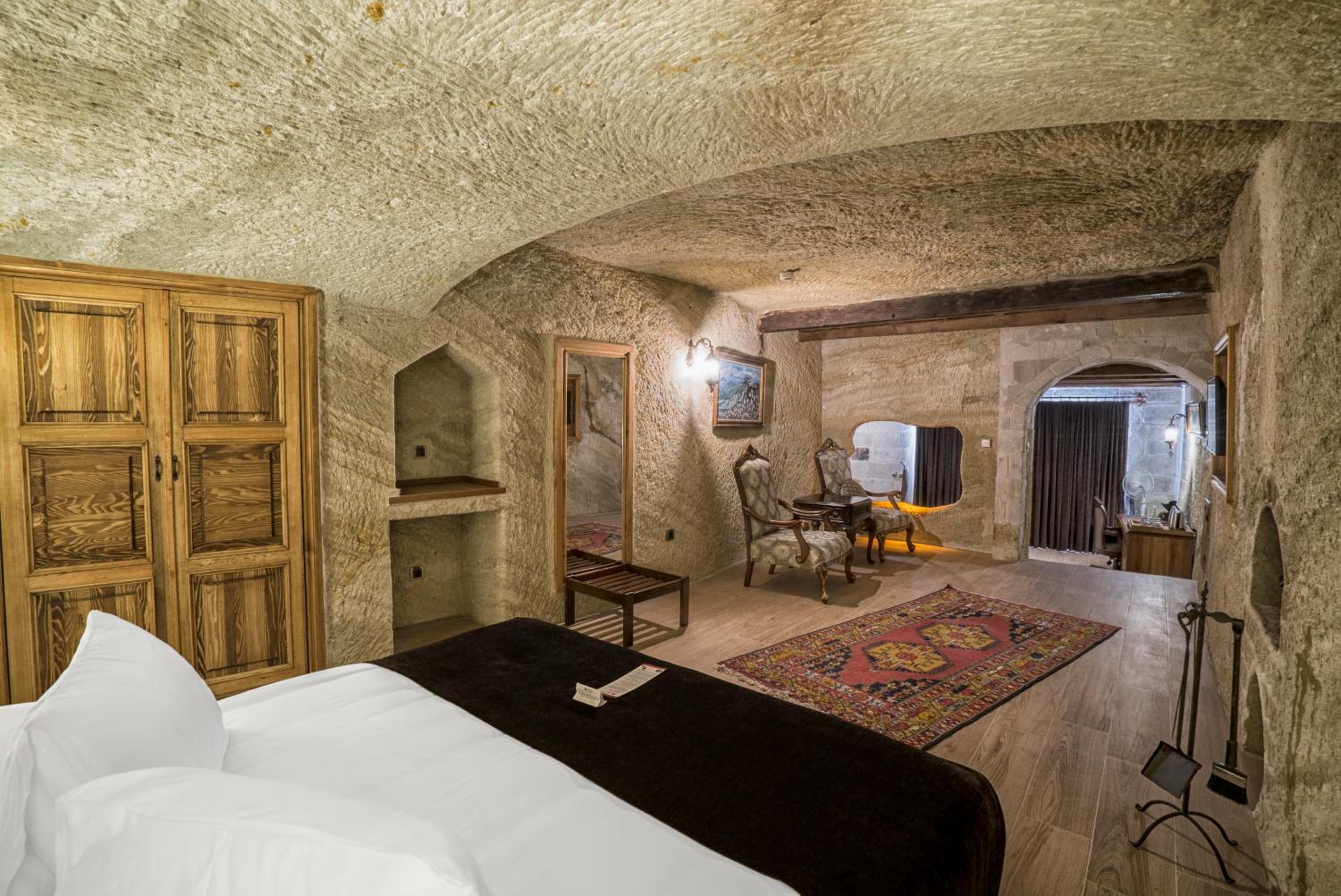 Executive Suite - Photo 10