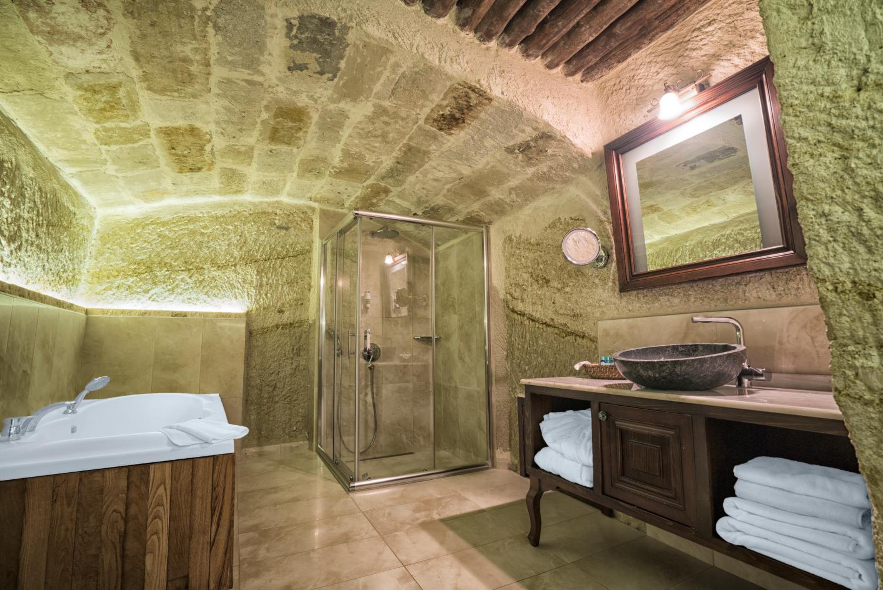 Executive Suite - Photo 17