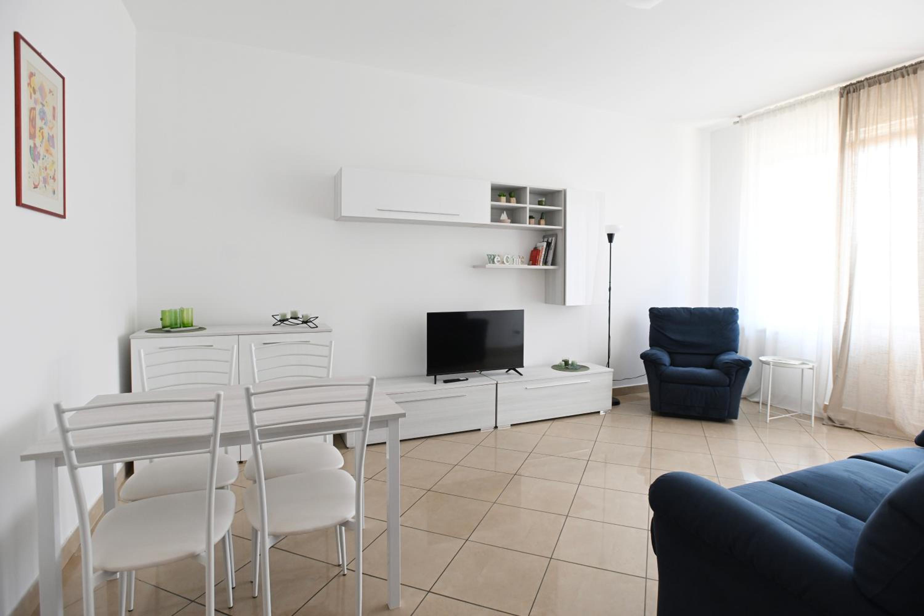 One-Bedroom Apartment photo 1