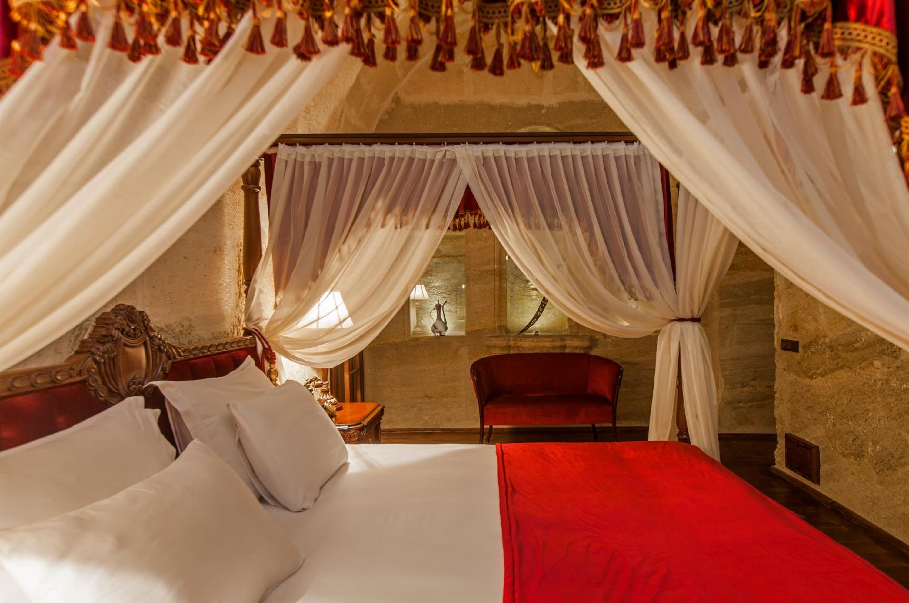 Ottoman Suite - Photo 1