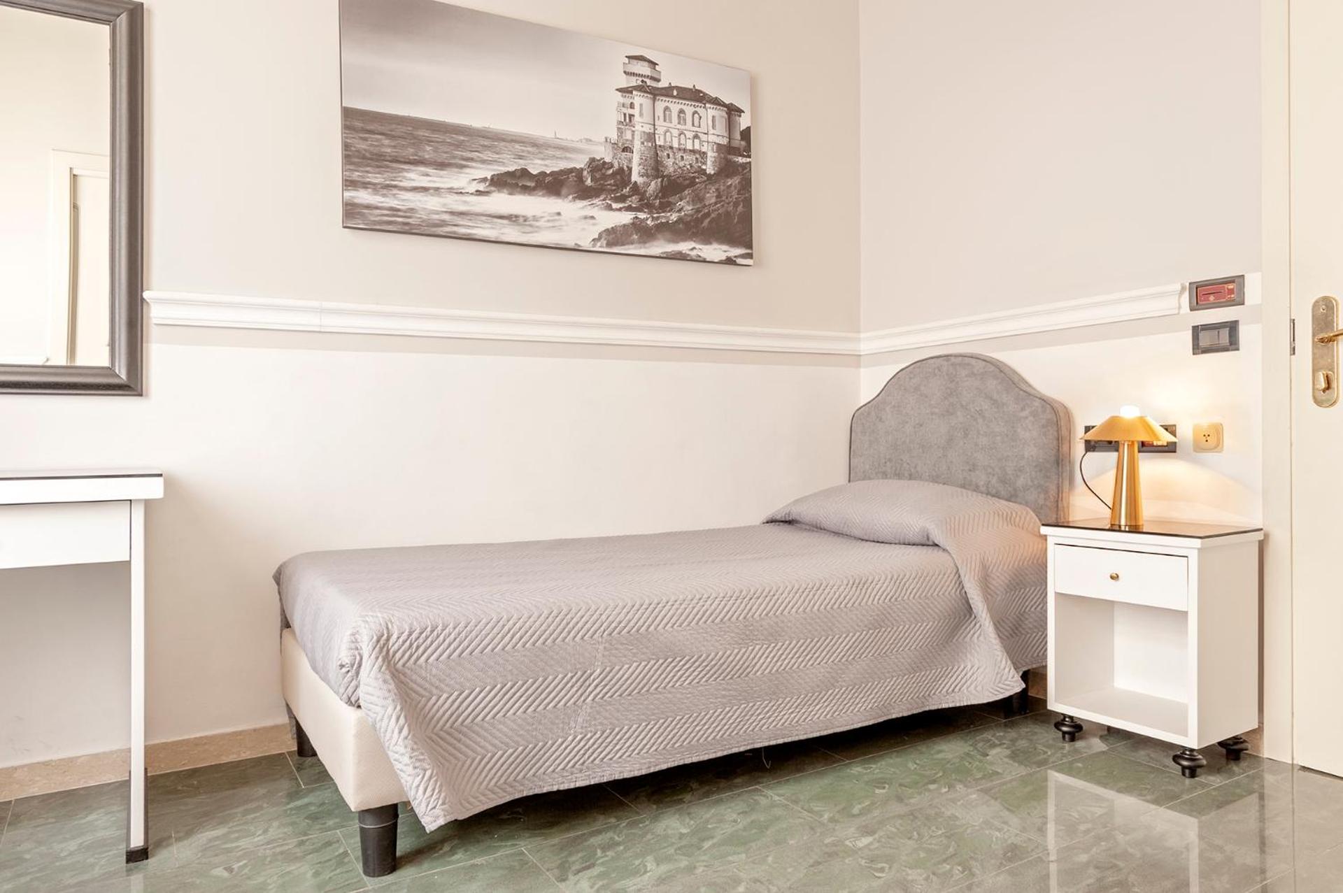 Single Room photo 3