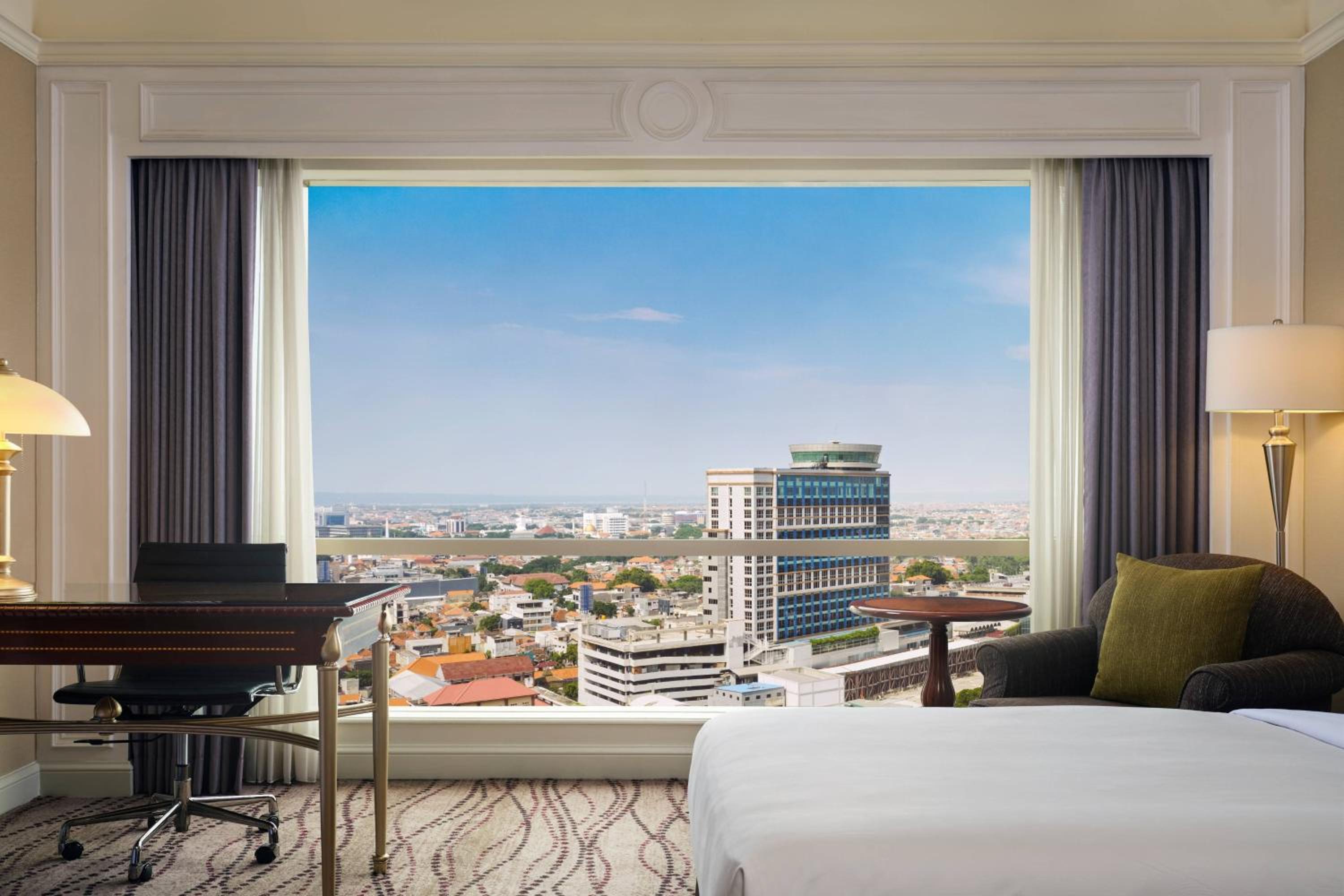 King Room with City View - Photo 3