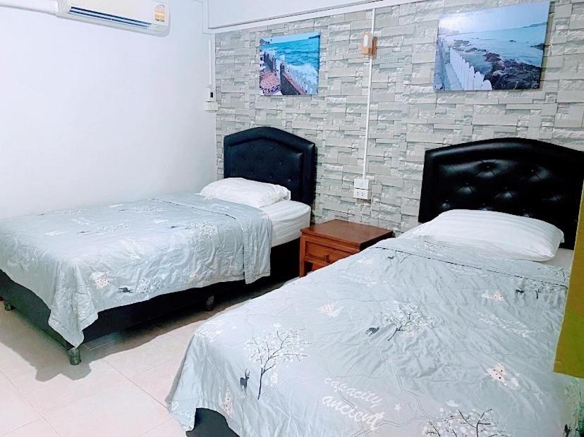 Twin Room - Photo 2