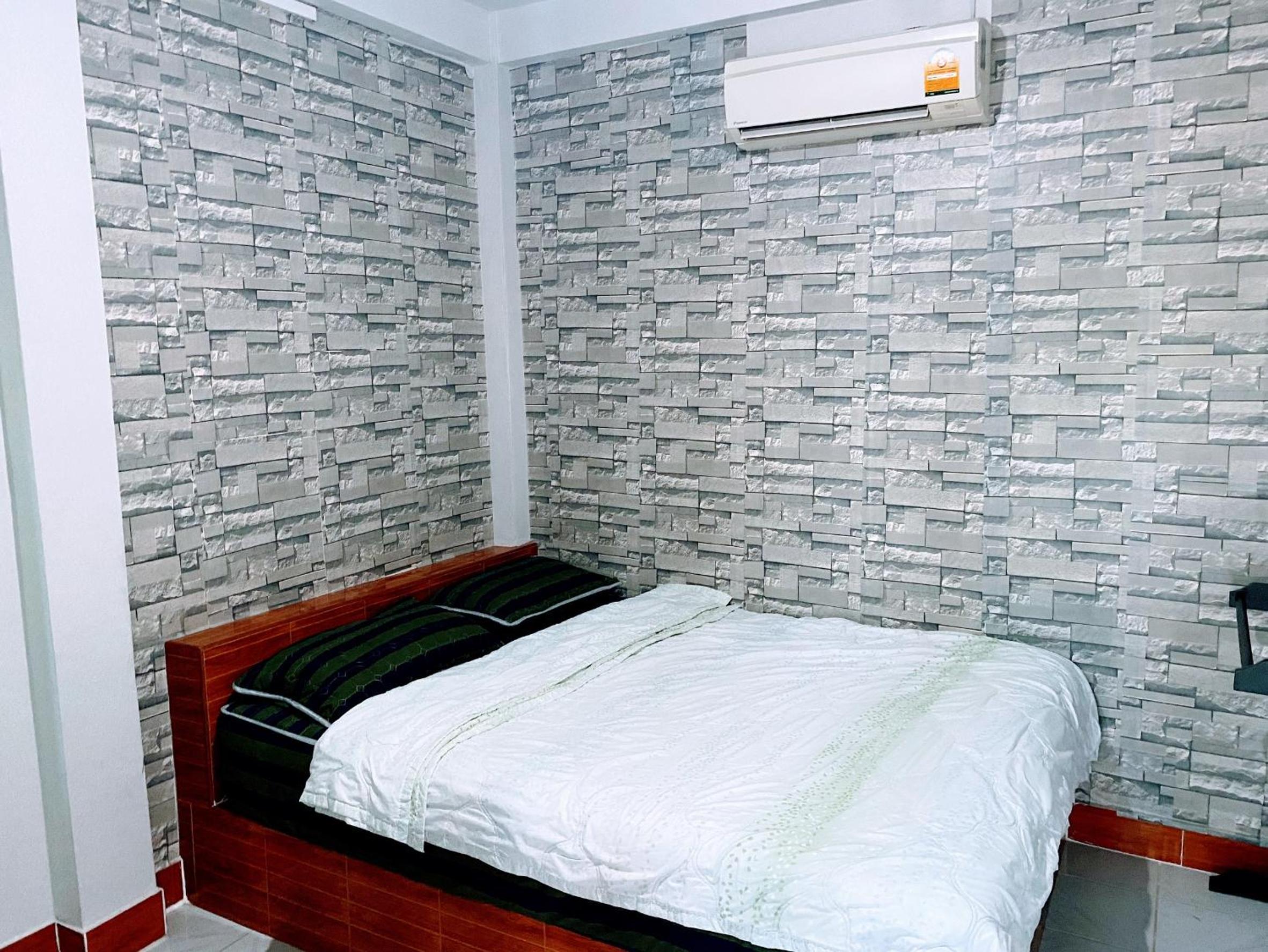 Double Room - Photo 7