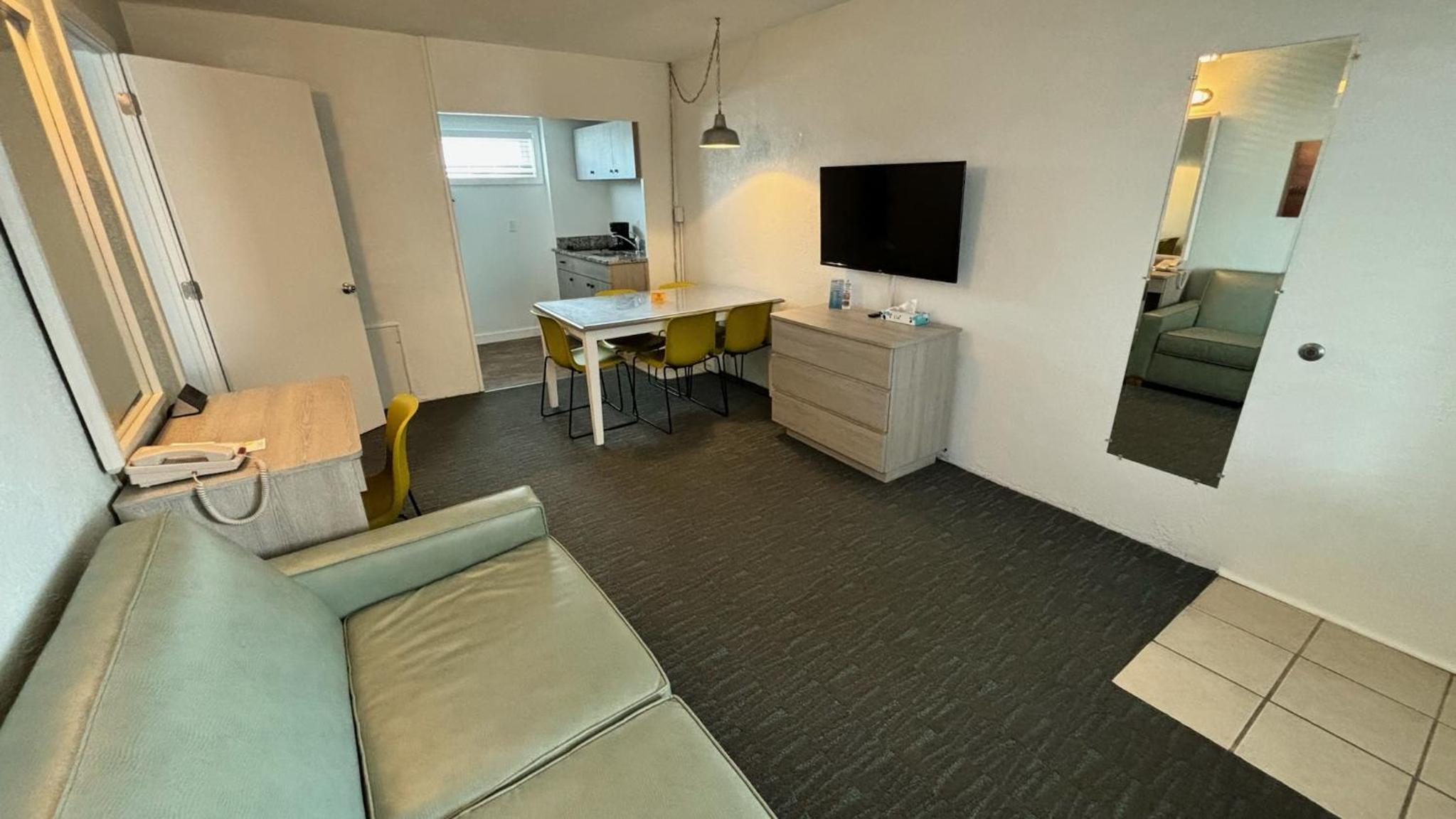 Deluxe Suite photo 2