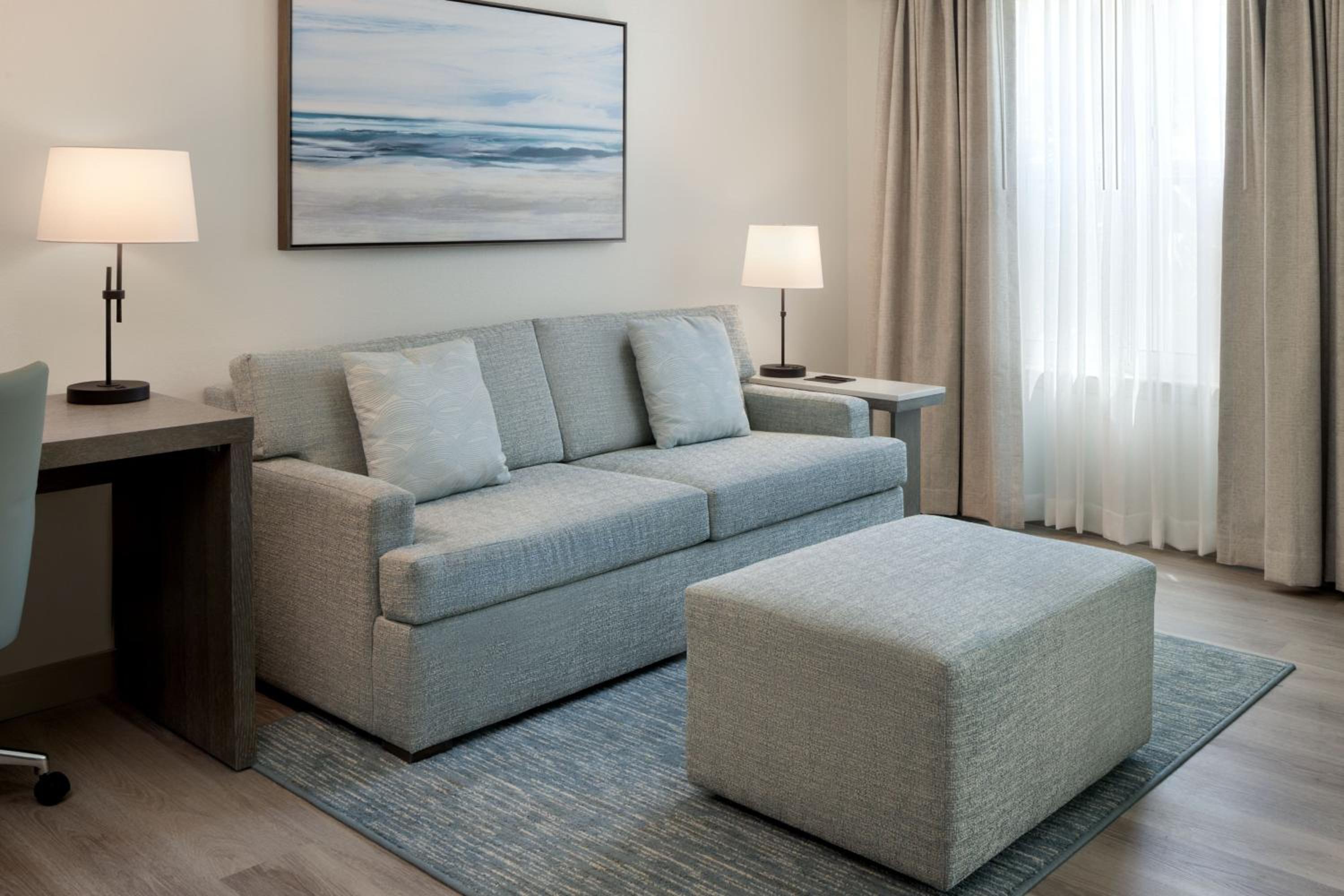King Studio with Sofa Bed and Adapted Tub - Mobility Accessible, photo 6