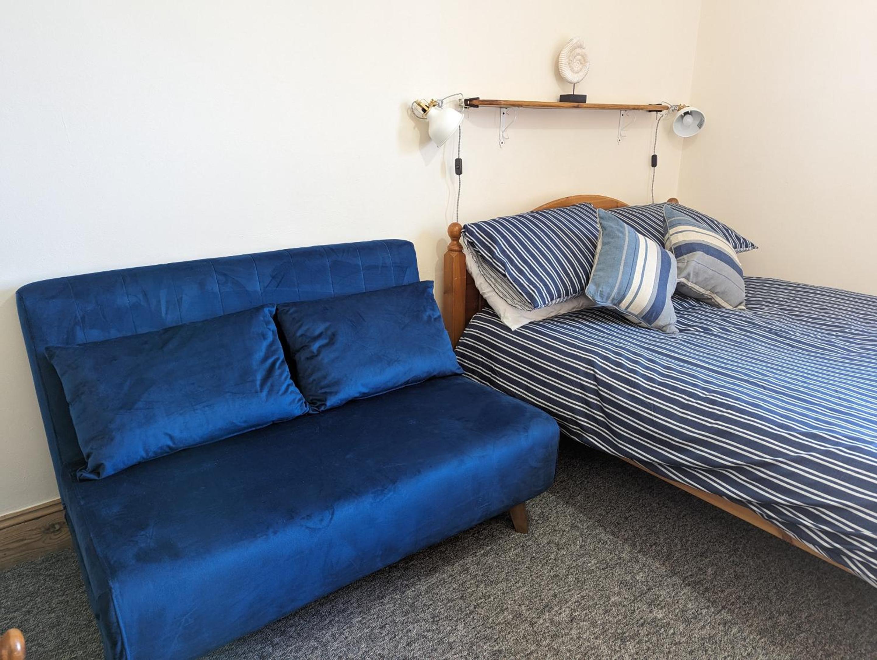 Economy Quadruple Room with Shared Bathroom photo 2