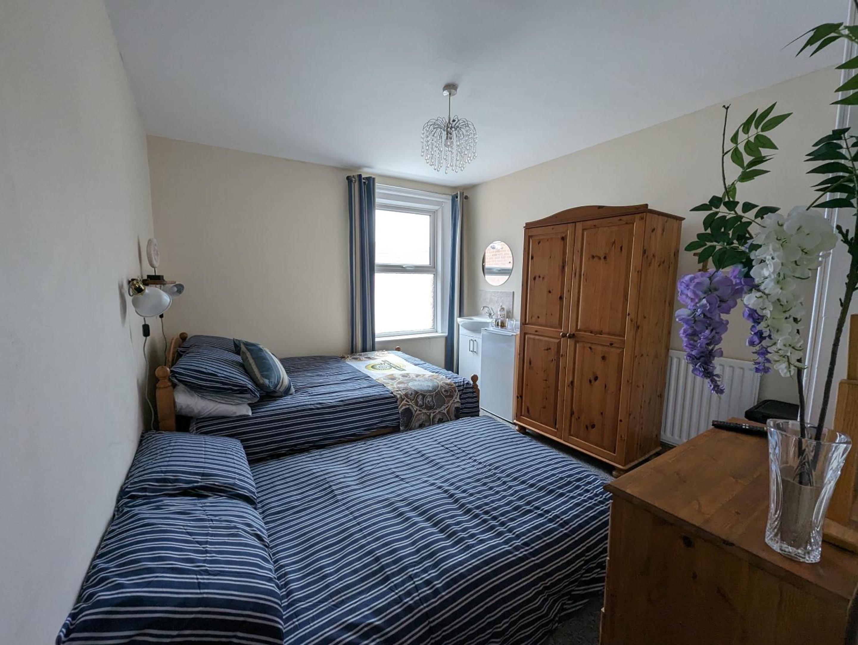 Economy Quadruple Room with Shared Bathroom photo 1