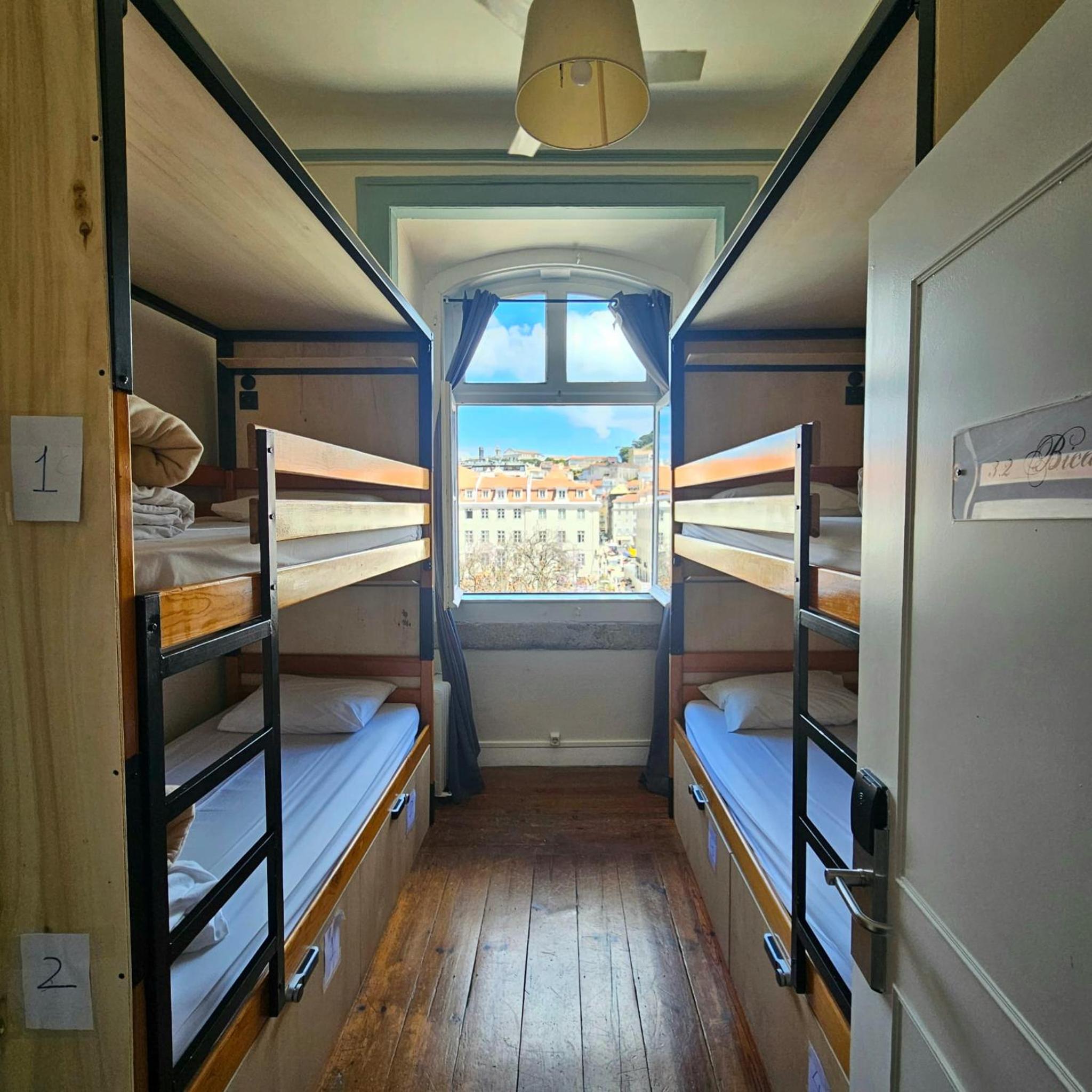 Bed in 4-Bed Female Dormitory Room photo 1