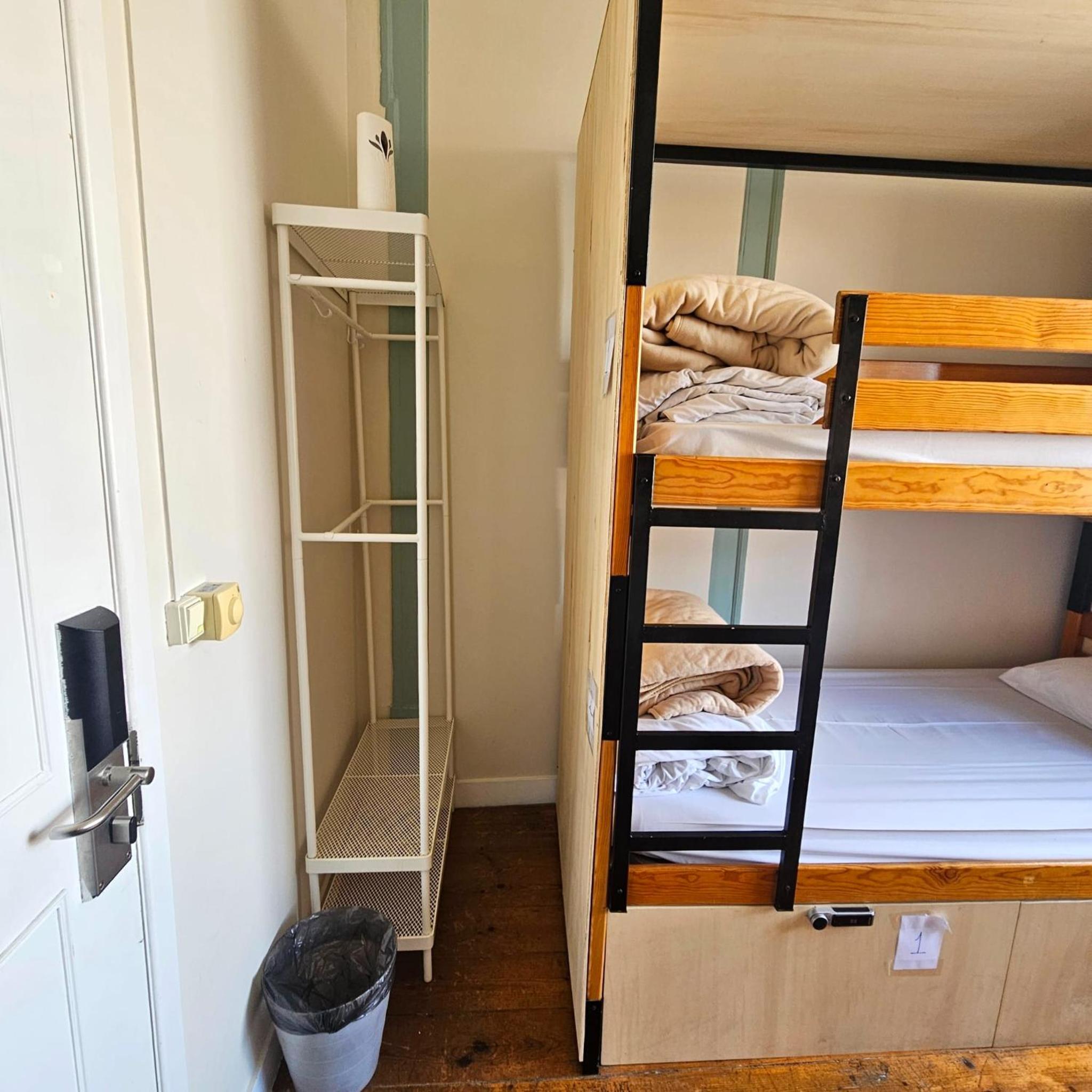 Bed in 4-Bed Female Dormitory Room photo 2