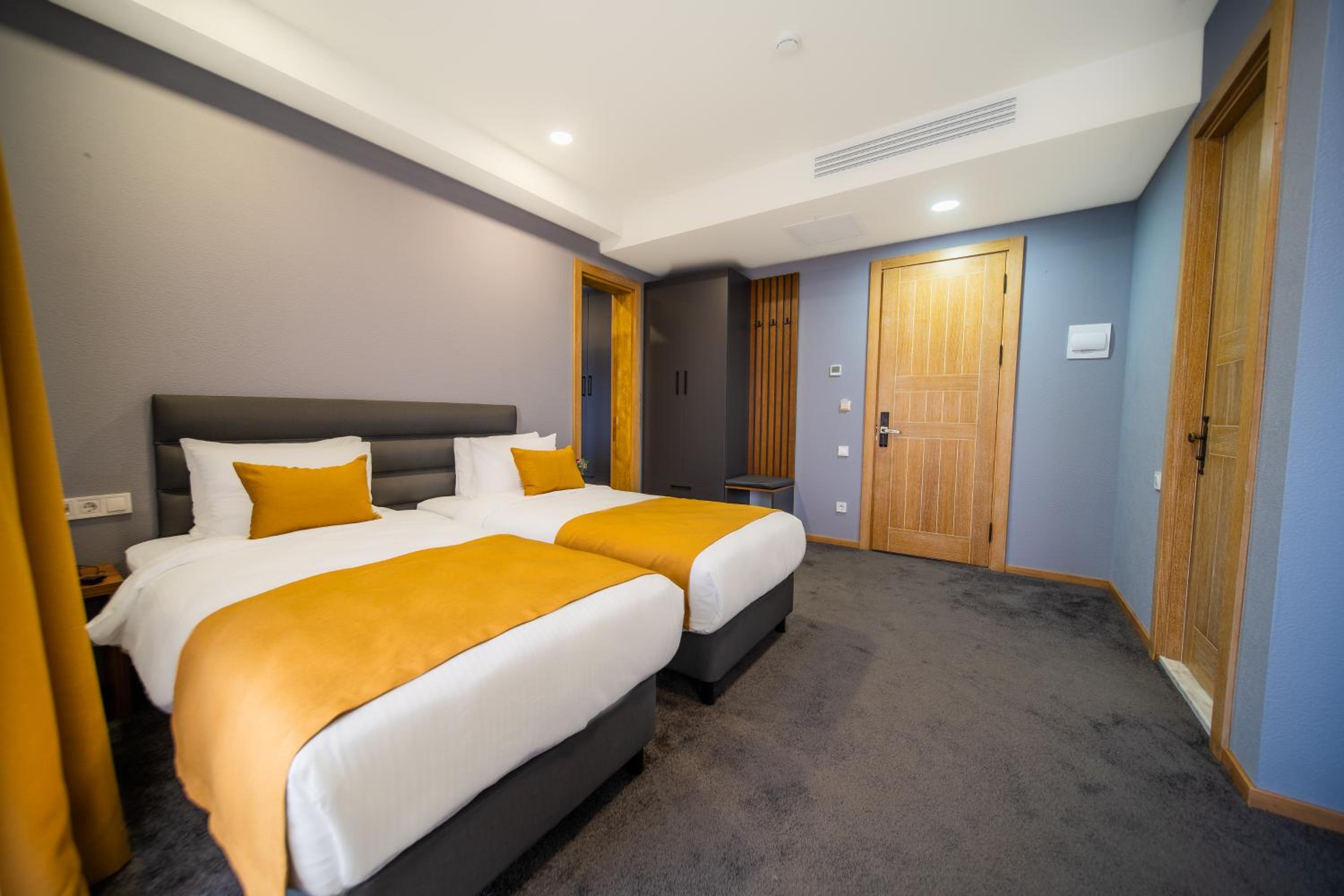 Standard Twin Room - Photo 6