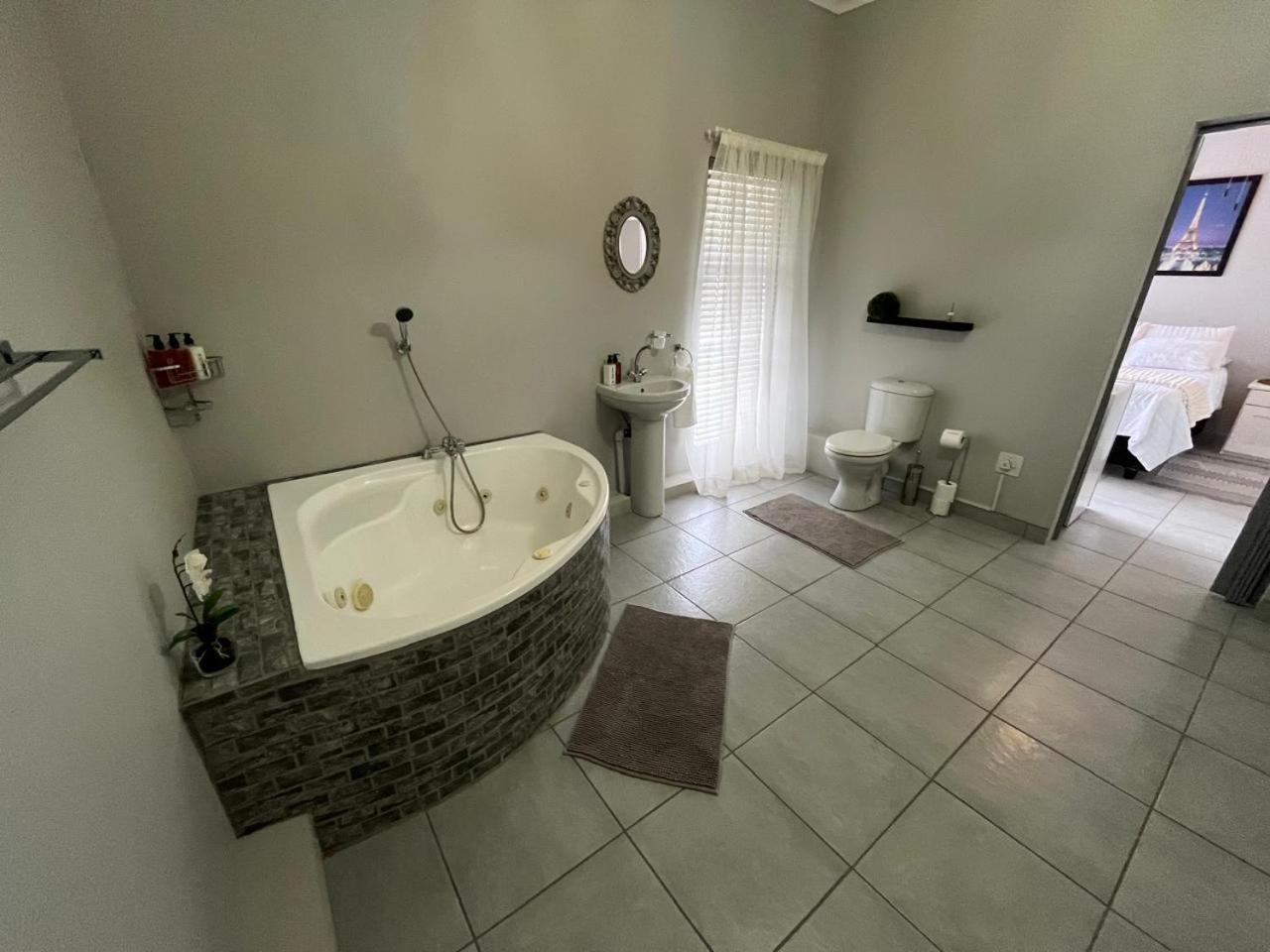 Deluxe Room - Photo 1