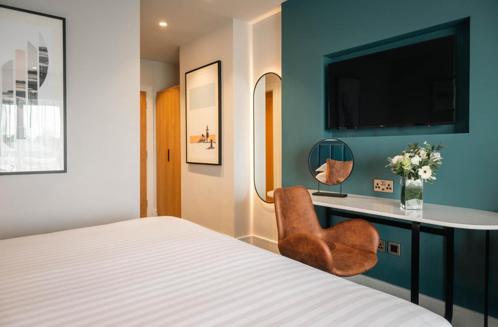 Superior King Room - Photo 3