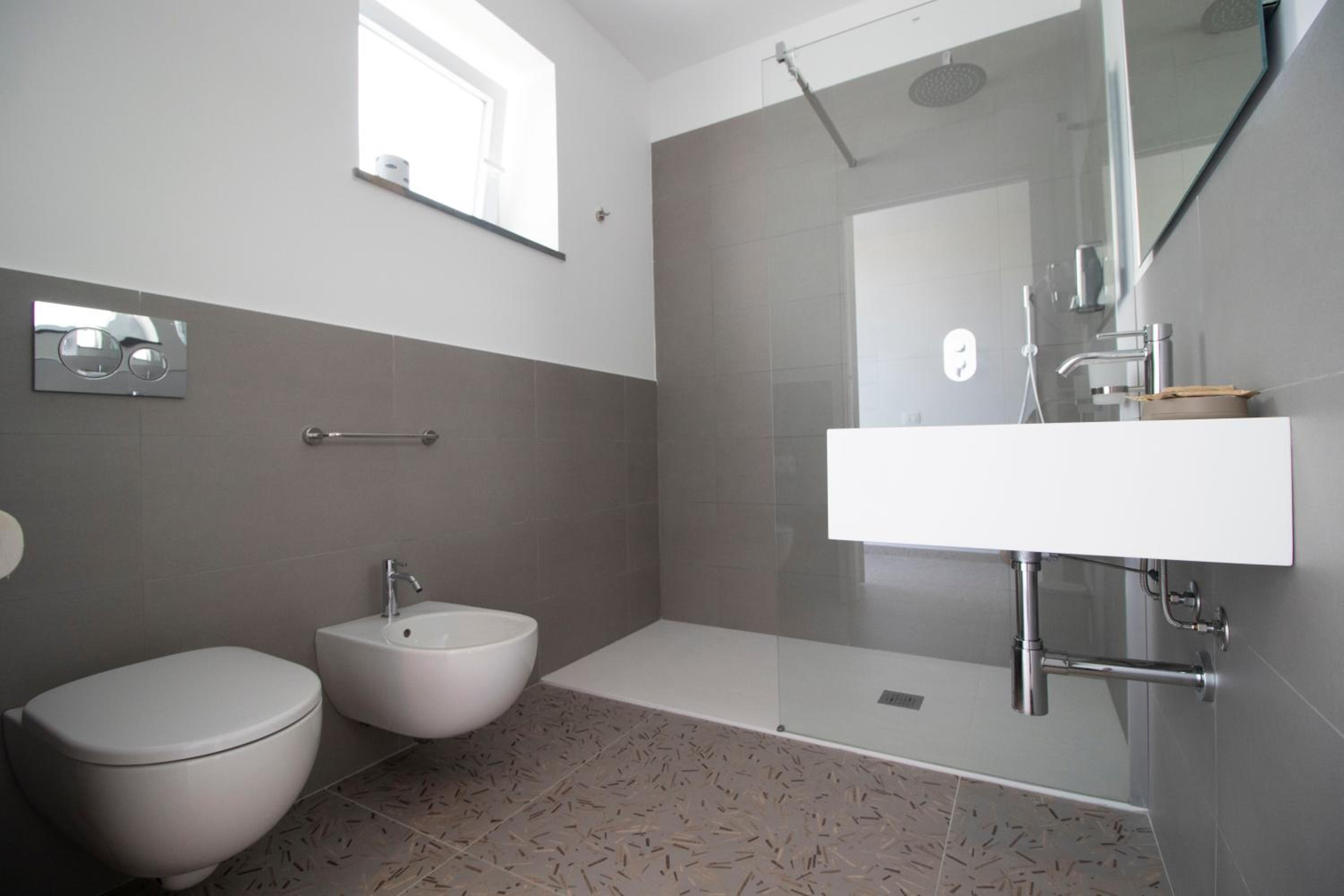 Deluxe Double Room with Balcony - Photo 21