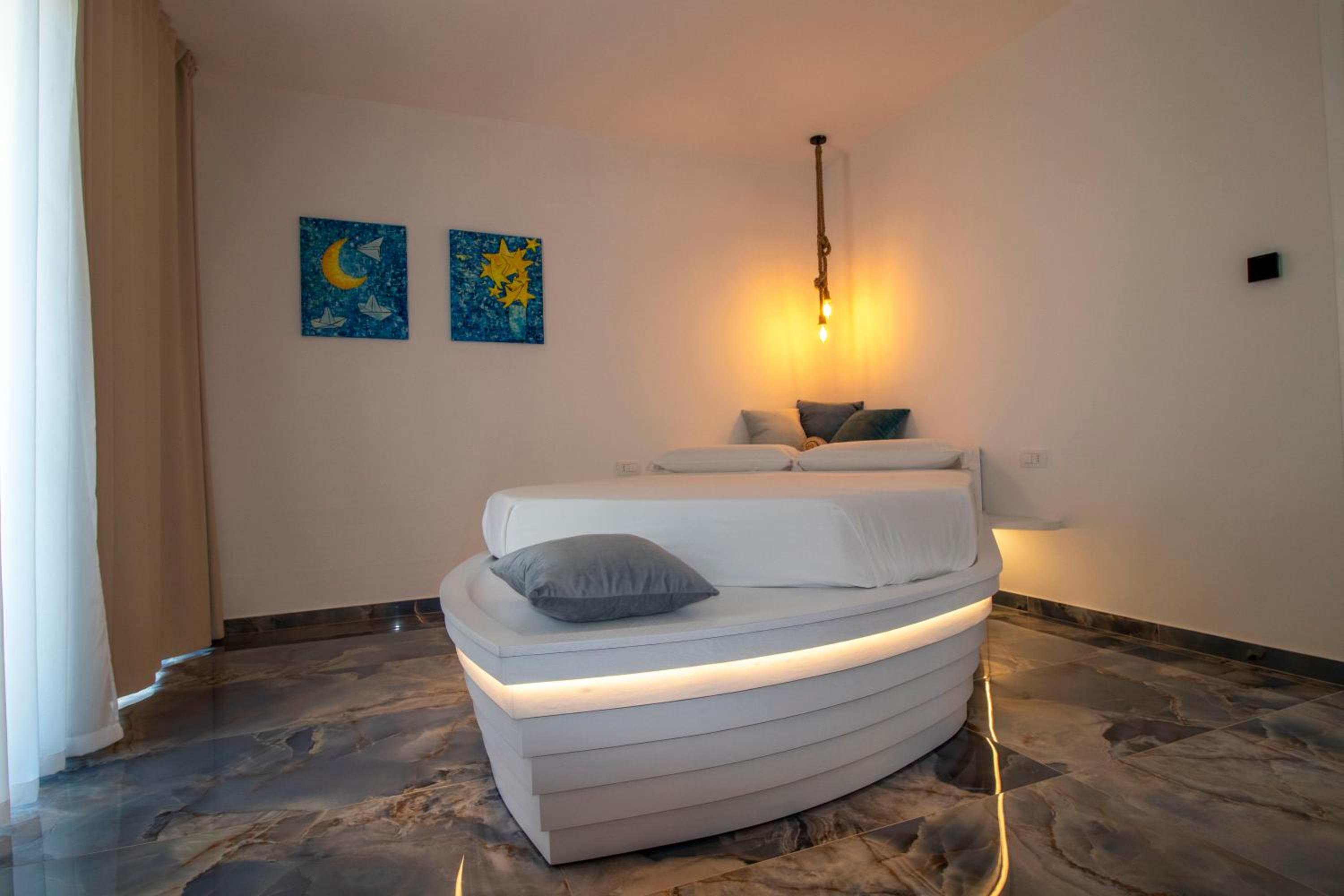 Deluxe Double Room with Balcony - Photo 1