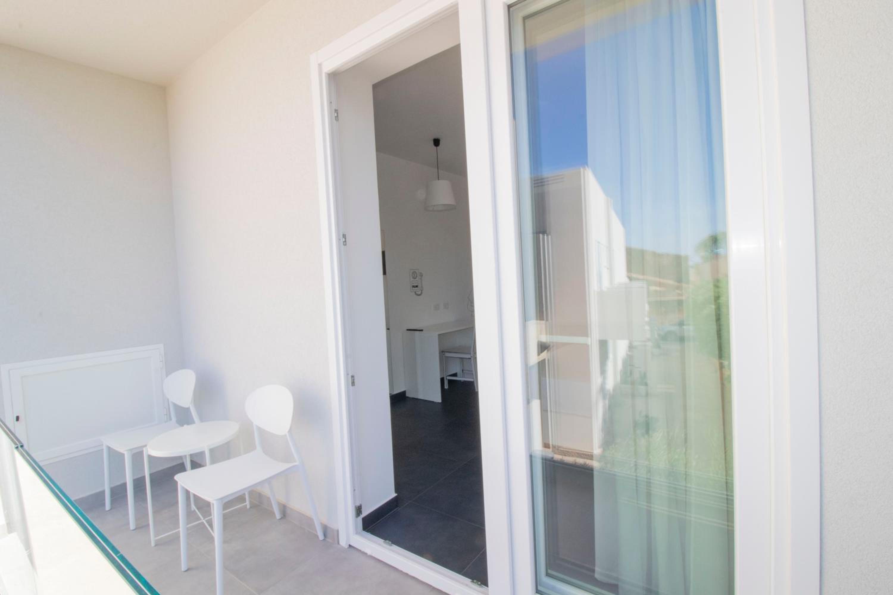Deluxe Double Room with Balcony - Photo 2