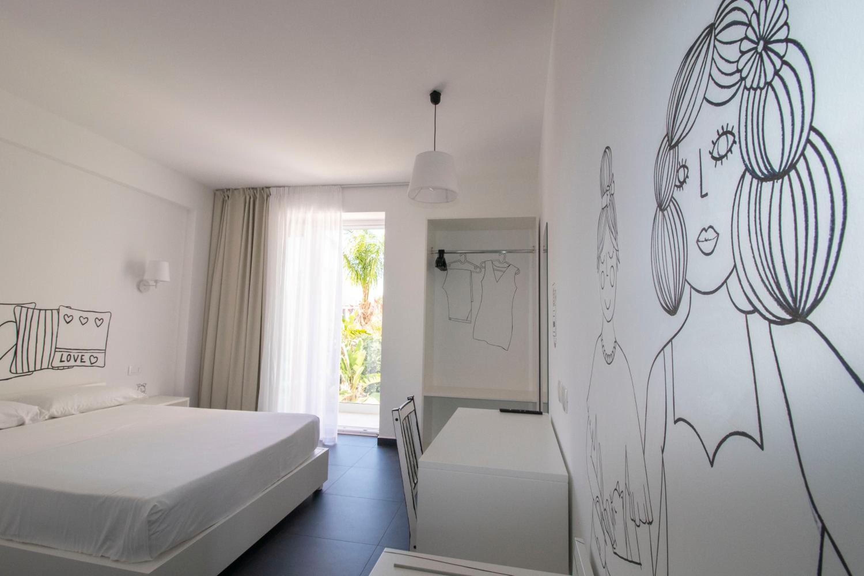 Deluxe Double Room with Balcony - Photo 31