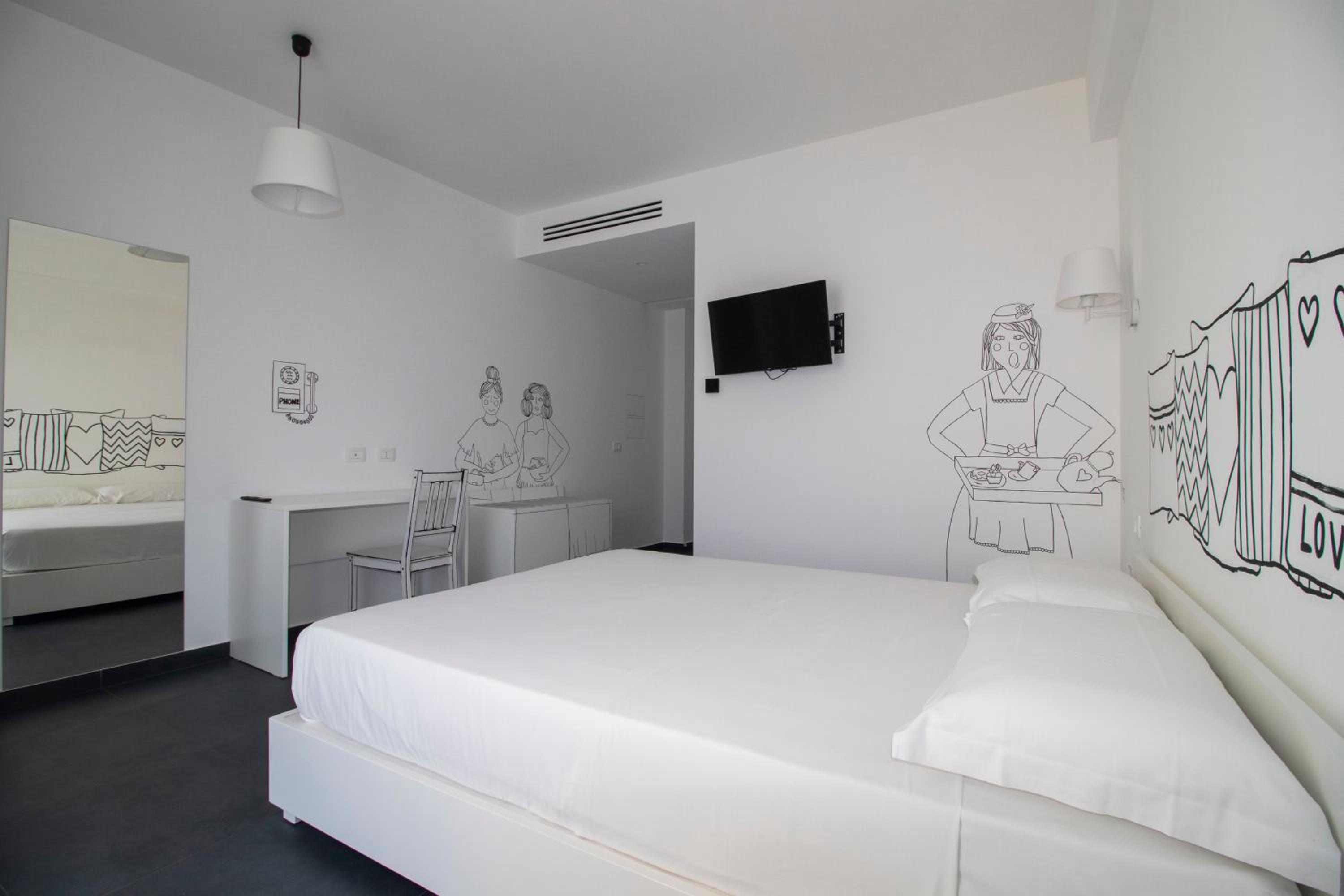 Deluxe Double Room with Balcony - Photo 27