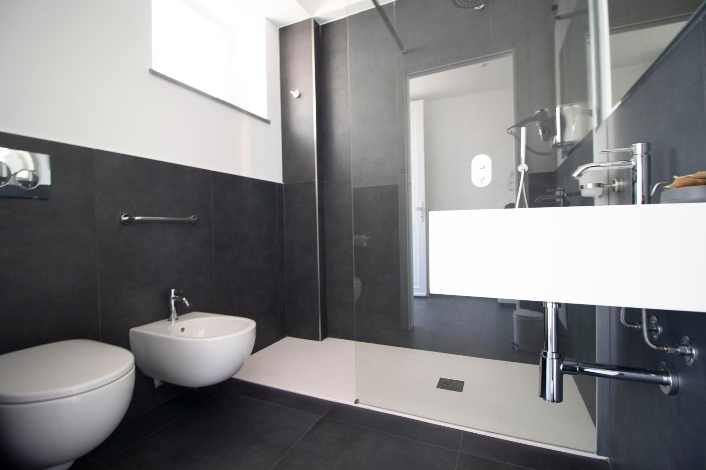 Deluxe Double Room with Balcony - Photo 26