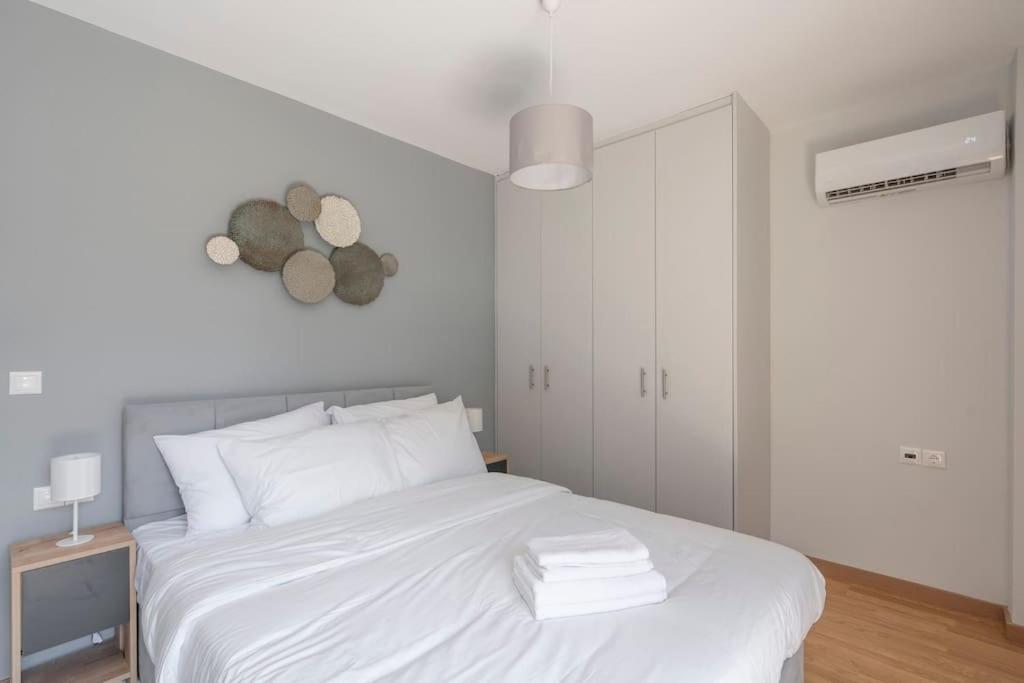 Deluxe One-Bedroom Apartment