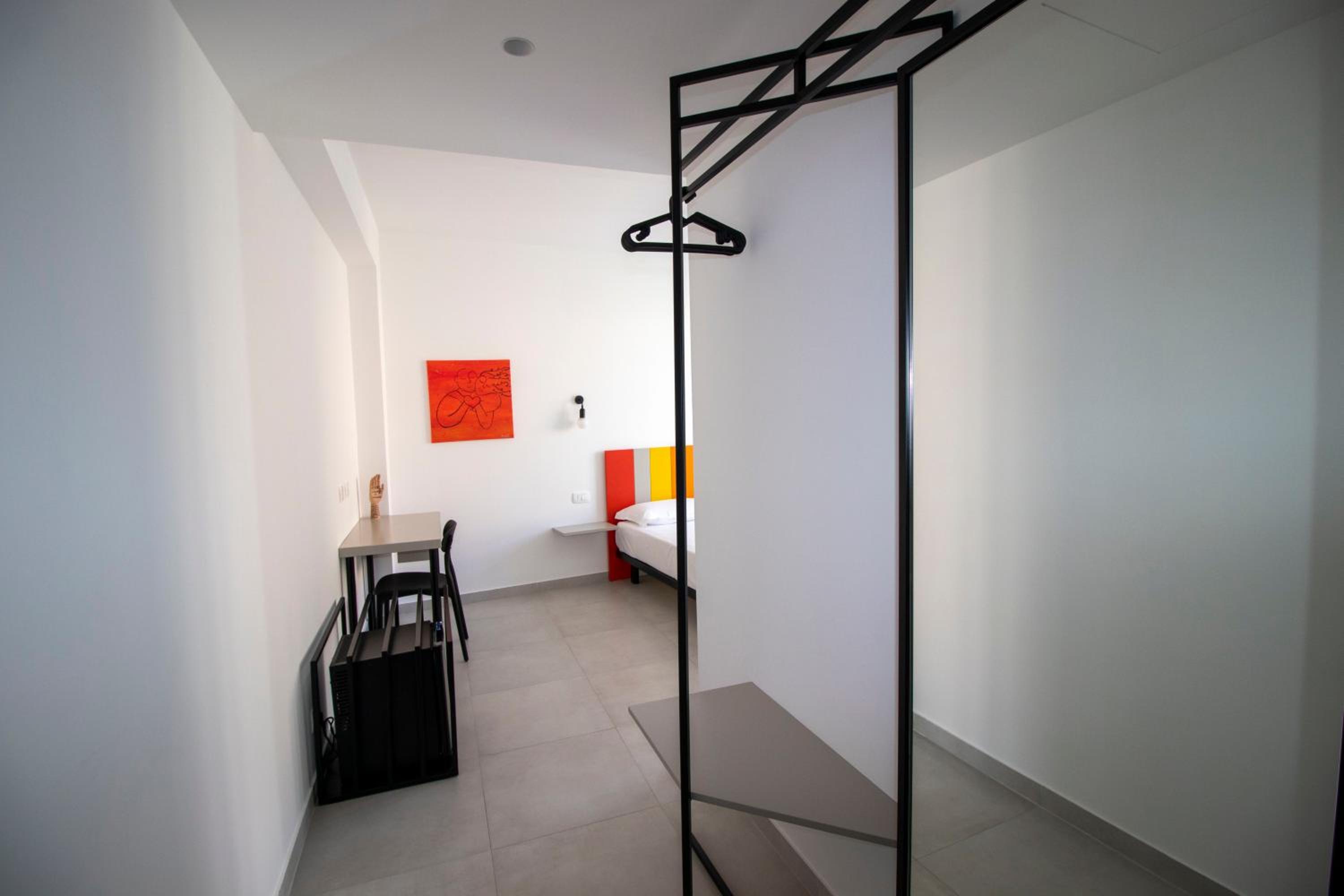King Room with Balcony - Photo 13