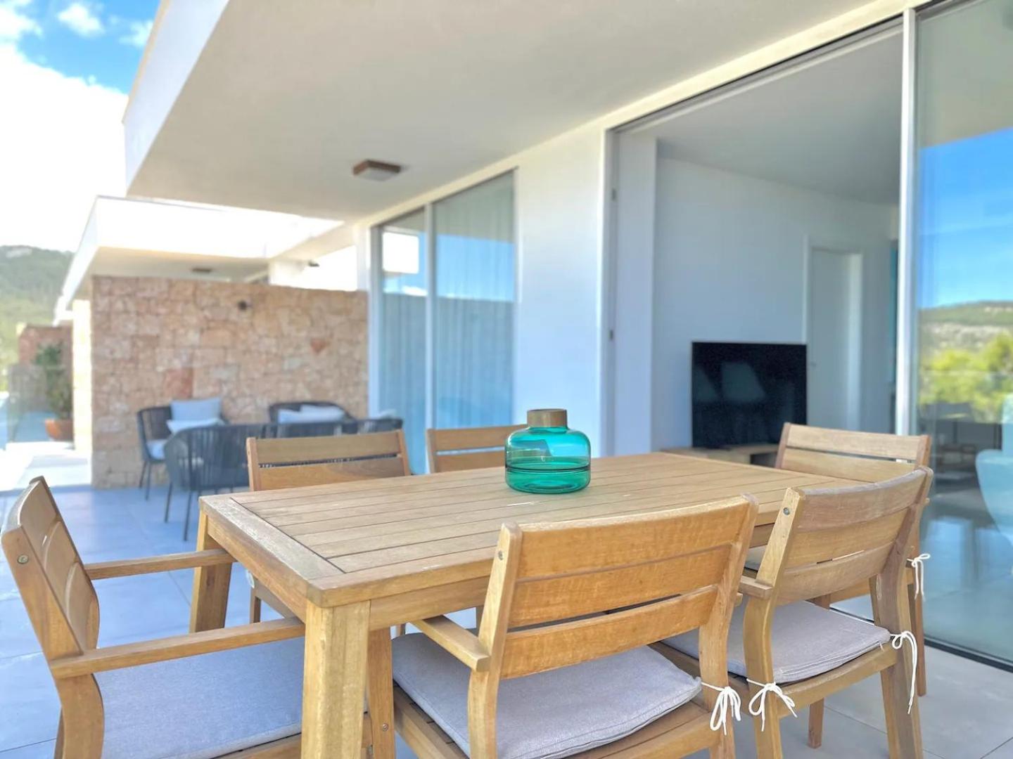 Grand Two Bedroom Suite With Private Terrace, Sea View & Shared Pool photo 3