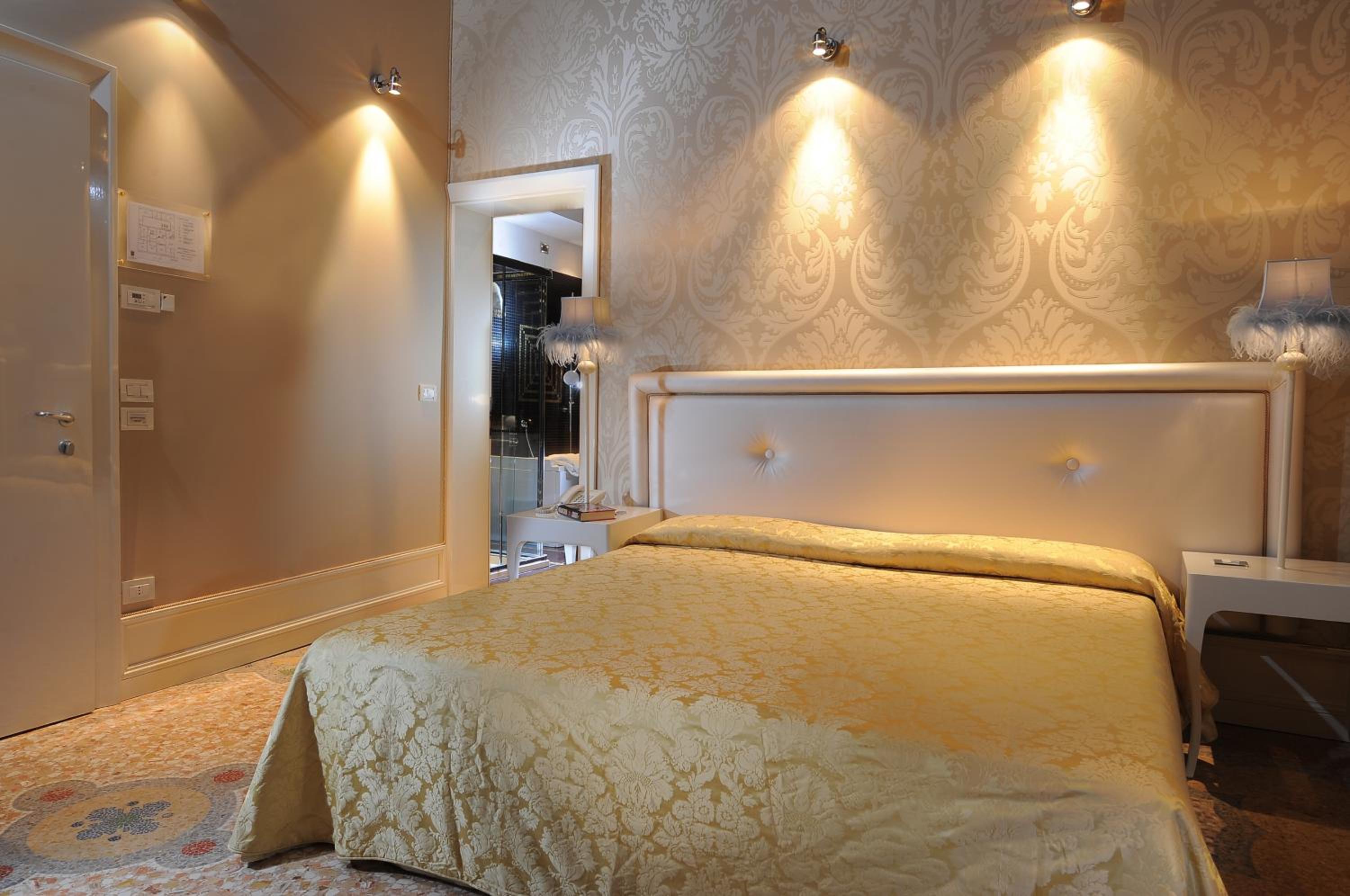 Deluxe Double Room photo 2