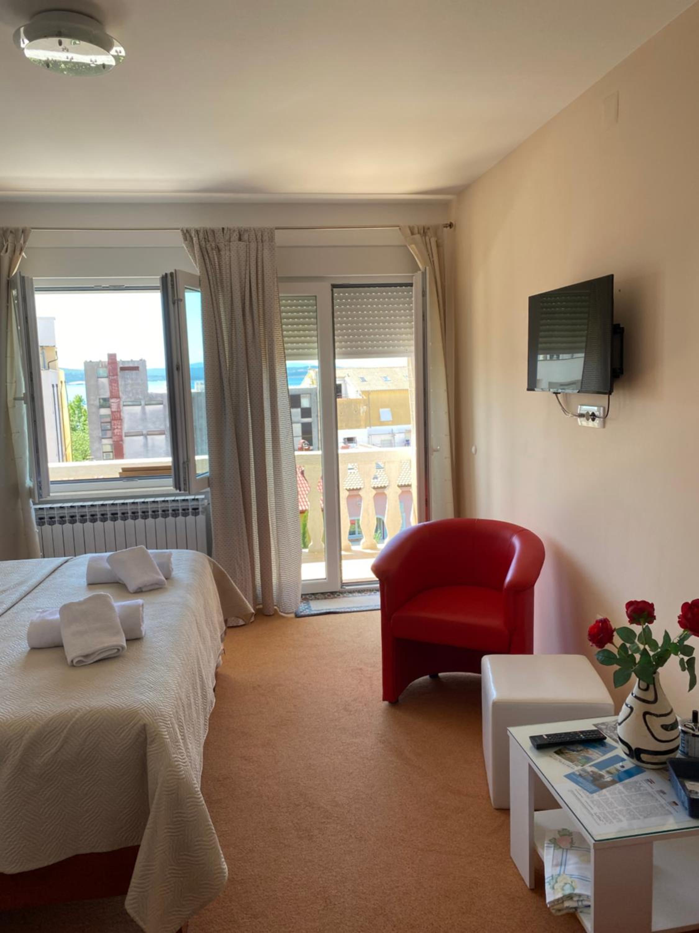 One-Bedroom Apartment with Balcony