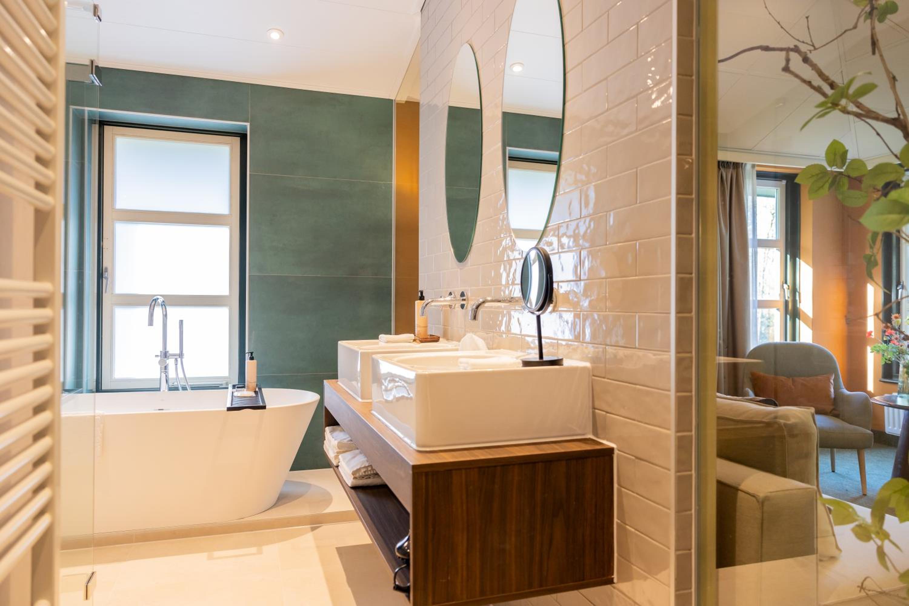 Executive Suite - Photo 9