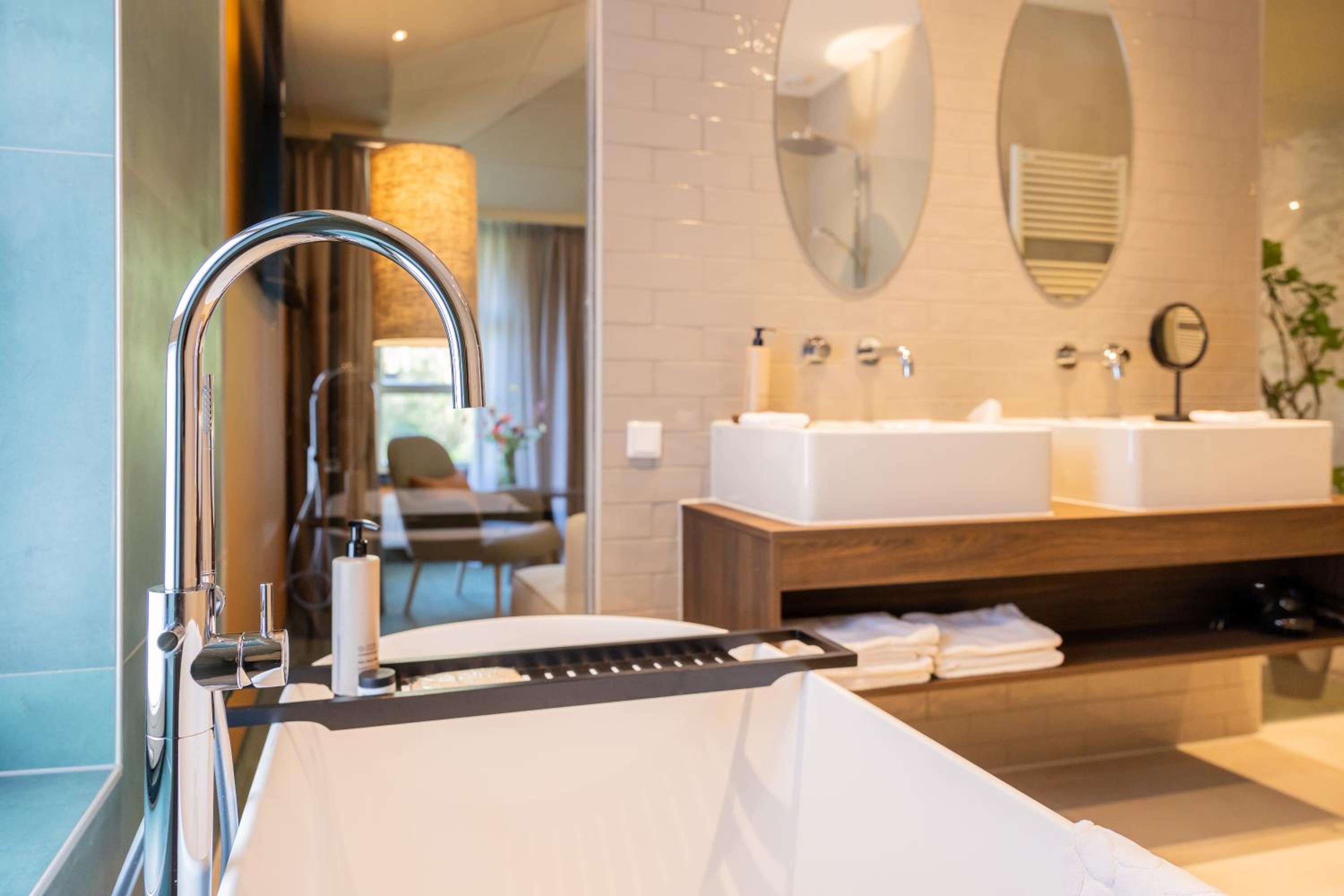 Executive Suite - Photo 8