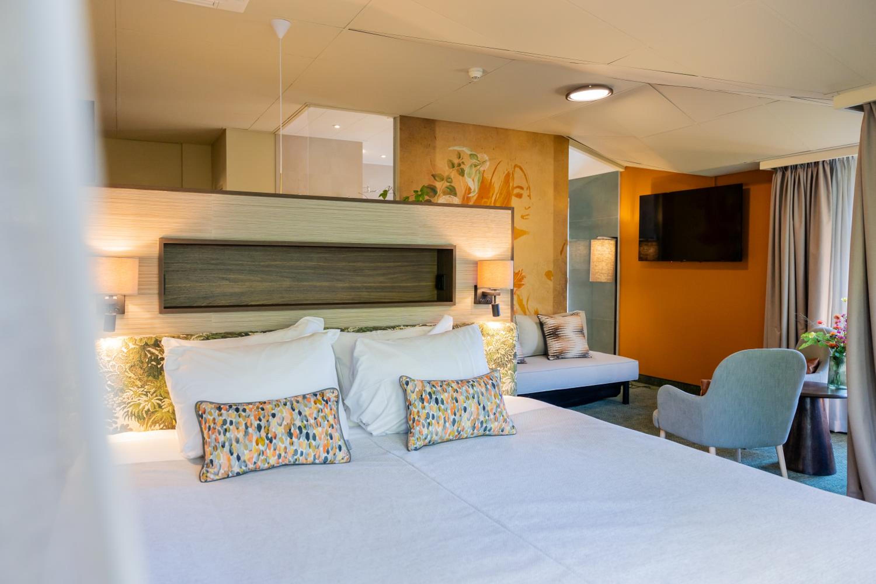 Executive Suite - Photo 7
