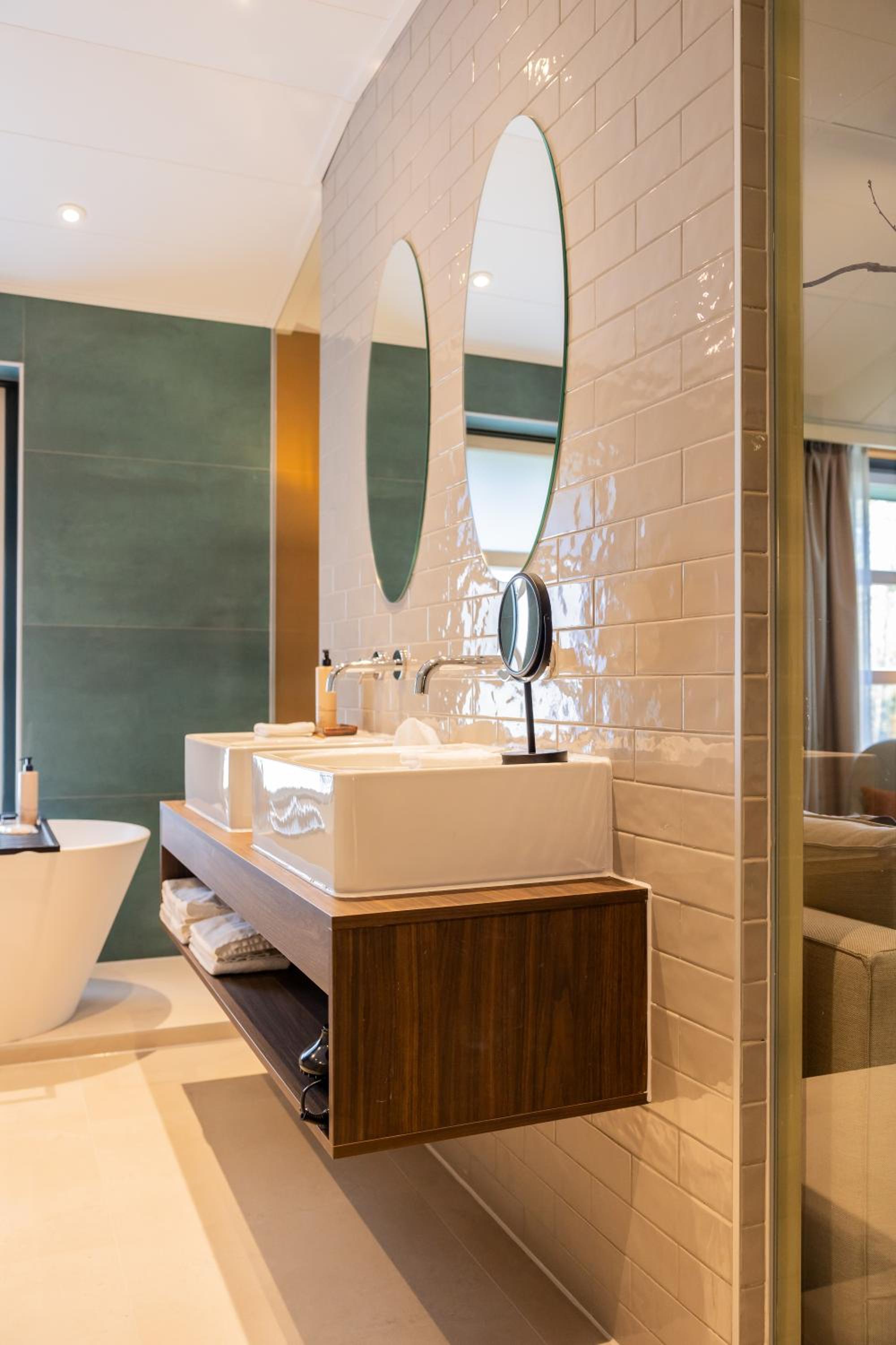 Executive Suite - Photo 5