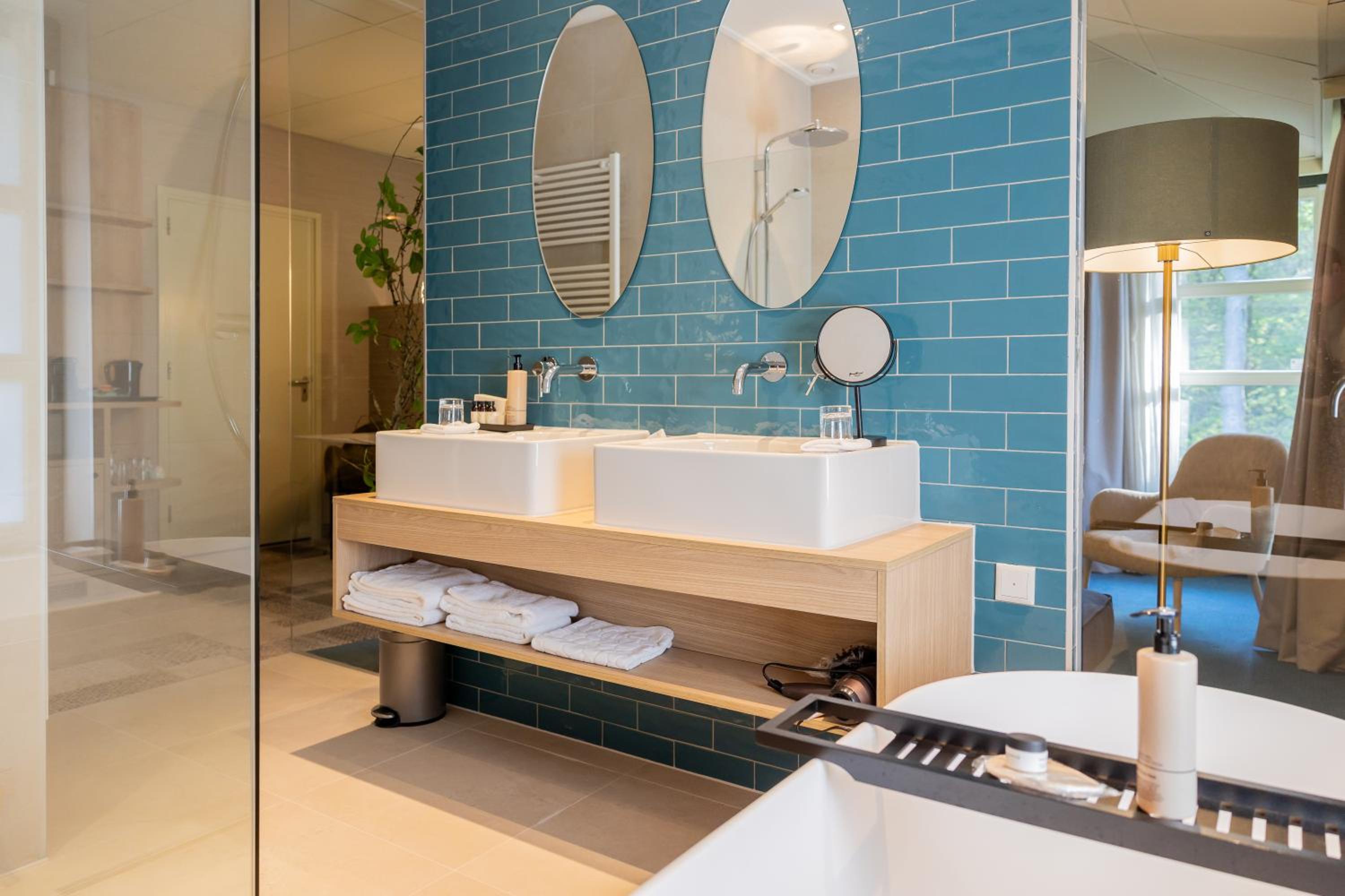 Executive Suite - Photo 15
